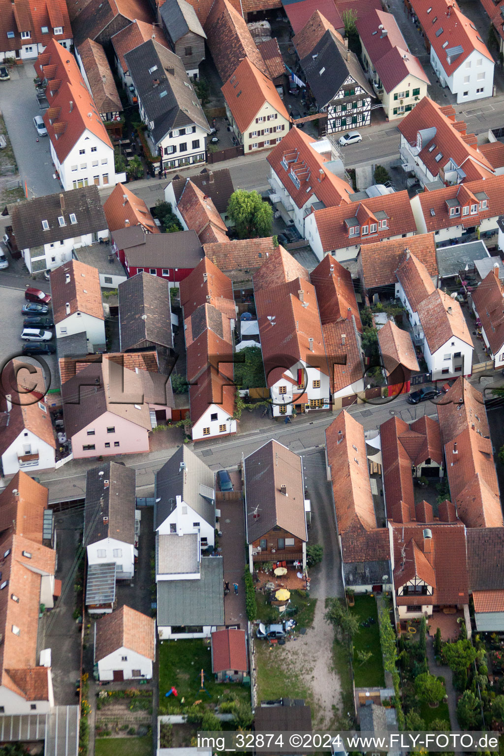 Juiststraße, Restaurant Zum Schloddrer in Kandel in the state Rhineland-Palatinate, Germany seen from above