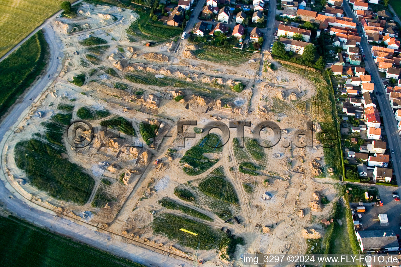 Oblique view of Construction sites for new construction residential area of detached housing estate Am Hoehenweg in Kandel in the state Rhineland-Palatinate