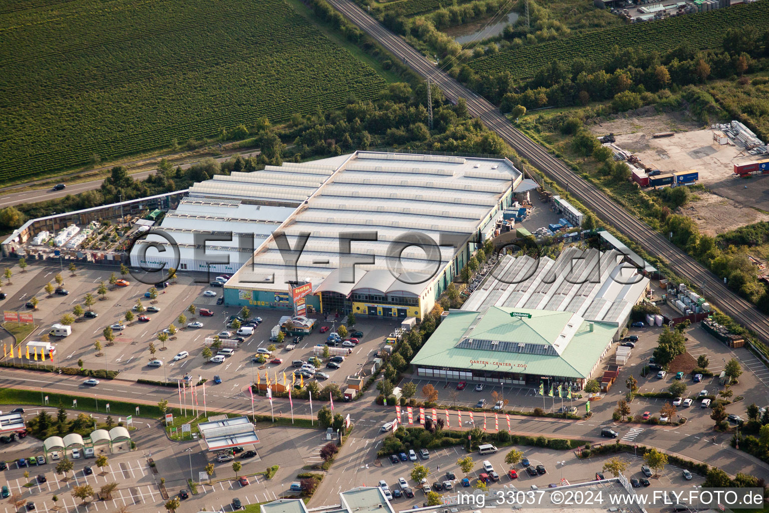 Retail park: Dehner, Hela, Globus in Neustadt an der Weinstraße in the state Rhineland-Palatinate, Germany