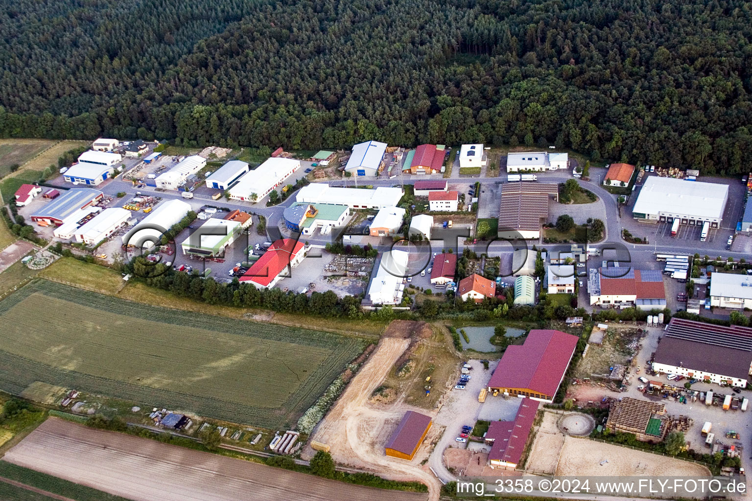 Industrial estate and company settlement Am Kleinwald in Herxheim bei Landau (Pfalz) in the state Rhineland-Palatinate