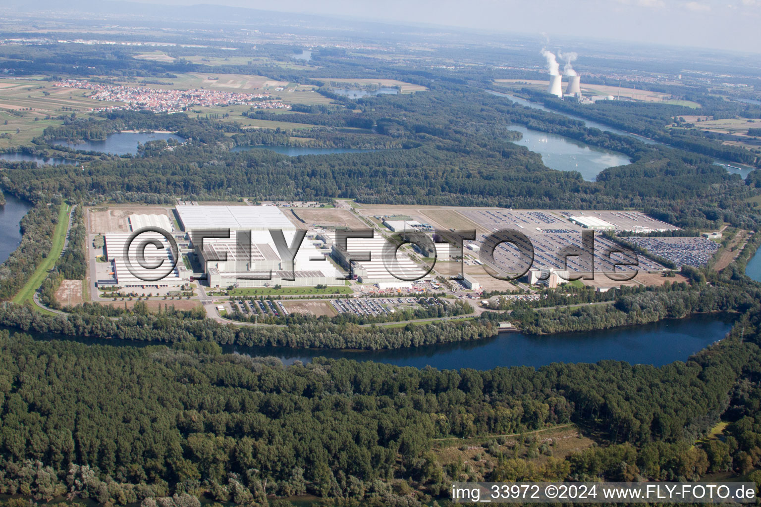 Aerial photograpy of Building complex and grounds of the logistics center Daimler AG Global Logistic Center on the Island Gruen in Germersheim in the state Rhineland-Palatinate, Germany