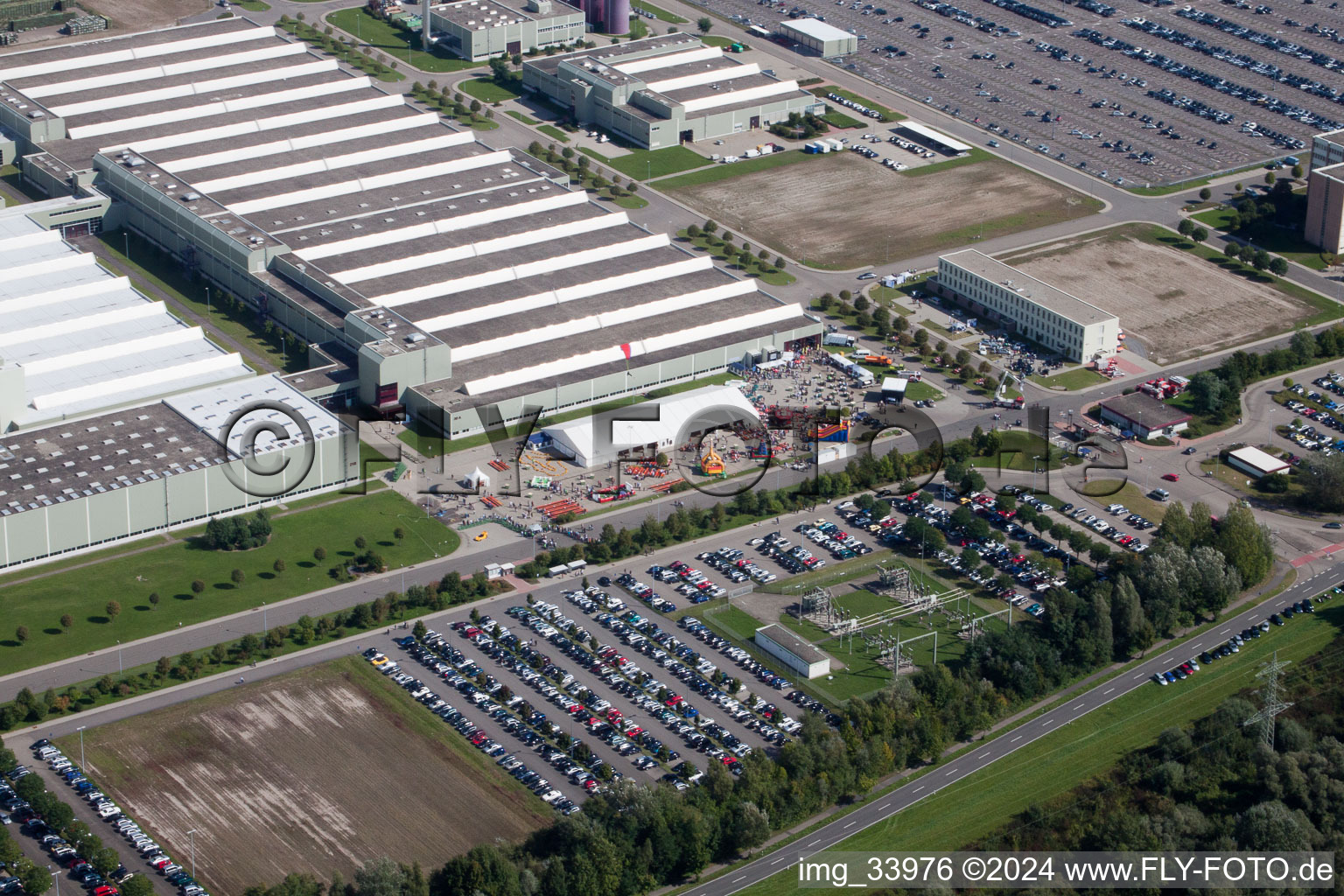 Daimler GLC on the island of green in Germersheim in the state Rhineland-Palatinate, Germany from above