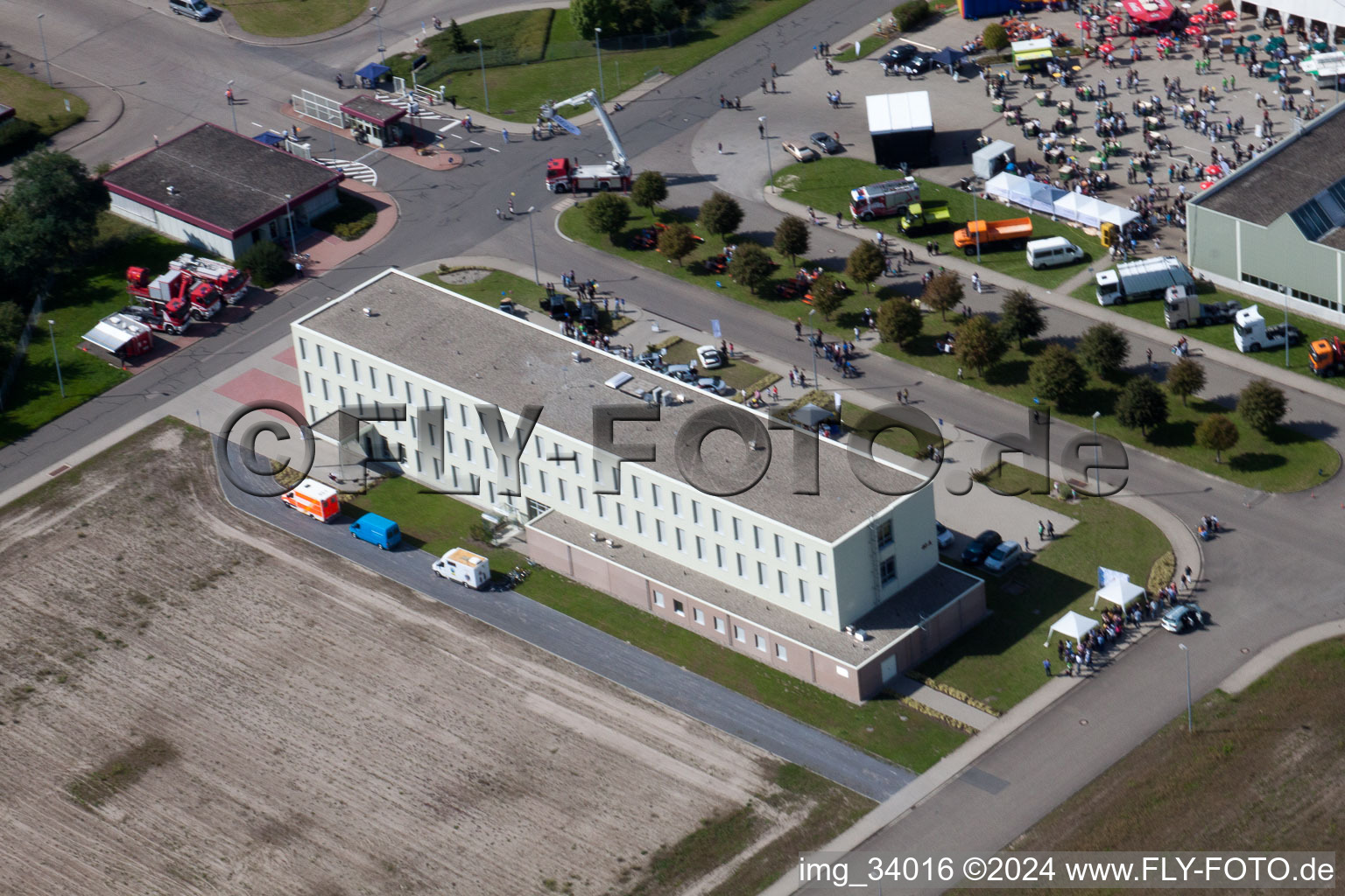 Daimler GLC on the island of Green in Germersheim in the state Rhineland-Palatinate, Germany from above