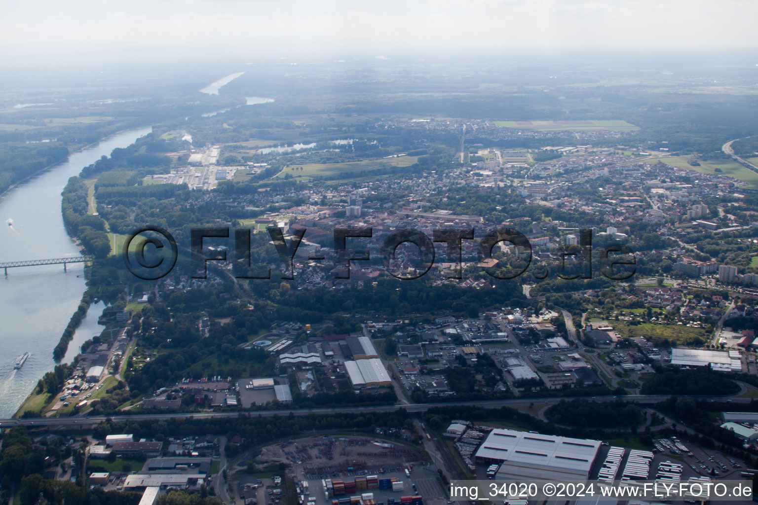 From the north in Germersheim in the state Rhineland-Palatinate, Germany