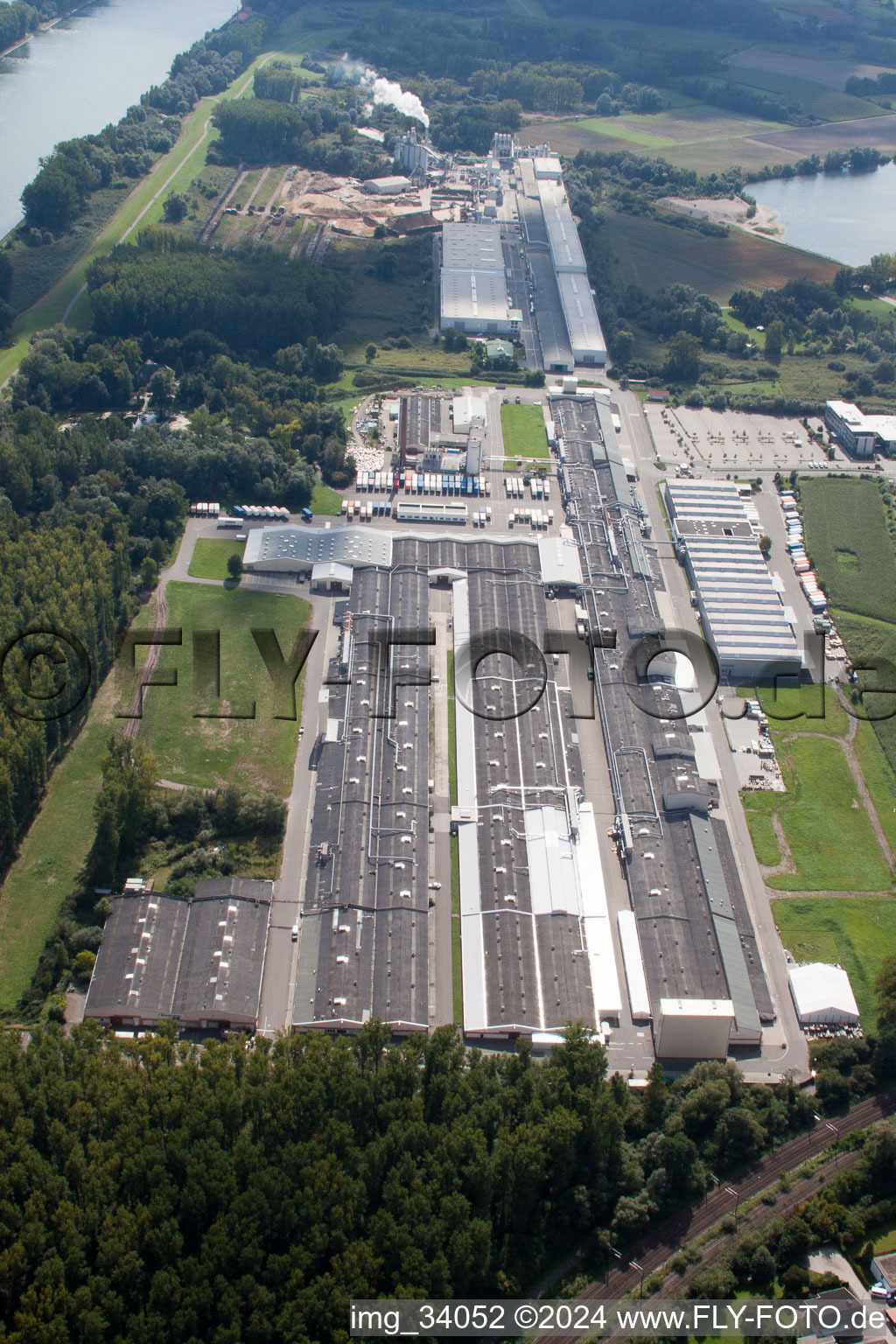 Building complex and grounds of the logistics center Daimler AG Global Logistic Center on the Island Gruen in Germersheim in the state Rhineland-Palatinate, Germany from the plane