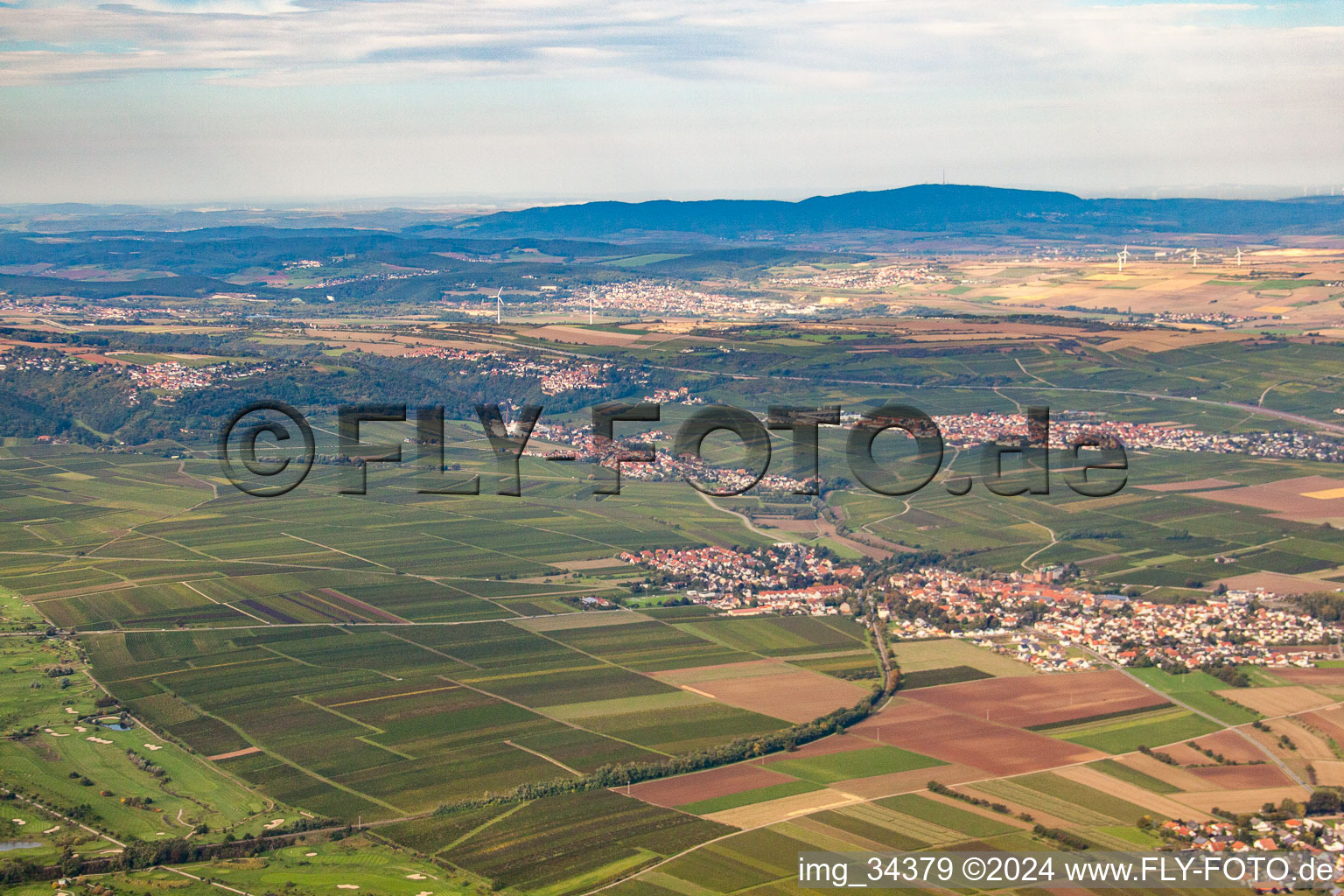 From the southwest in the district Jerusalemsberg in Kirchheim an der Weinstraße in the state Rhineland-Palatinate, Germany