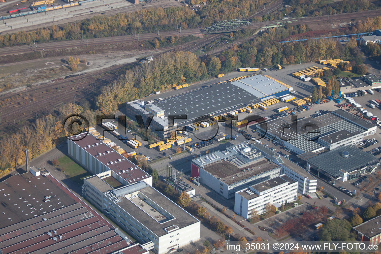Warehouses and forwarding building SWS-Speditions-GmbH, Otto-street in the district Durlach in Karlsruhe in the state Baden-Wurttemberg from above