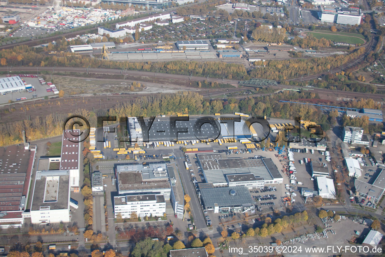 Warehouses and forwarding building SWS-Speditions-GmbH, Otto-street in the district Durlach in Karlsruhe in the state Baden-Wurttemberg seen from above