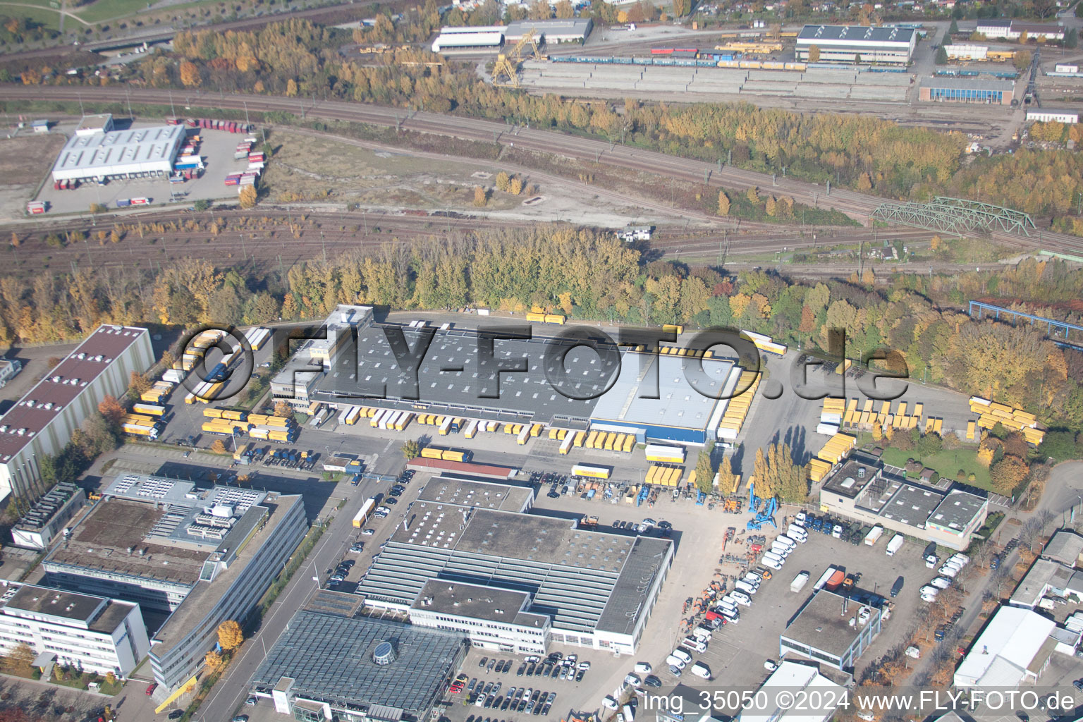 Bird's eye view of Warehouses and forwarding building SWS-Speditions-GmbH, Otto-street in the district Durlach in Karlsruhe in the state Baden-Wurttemberg