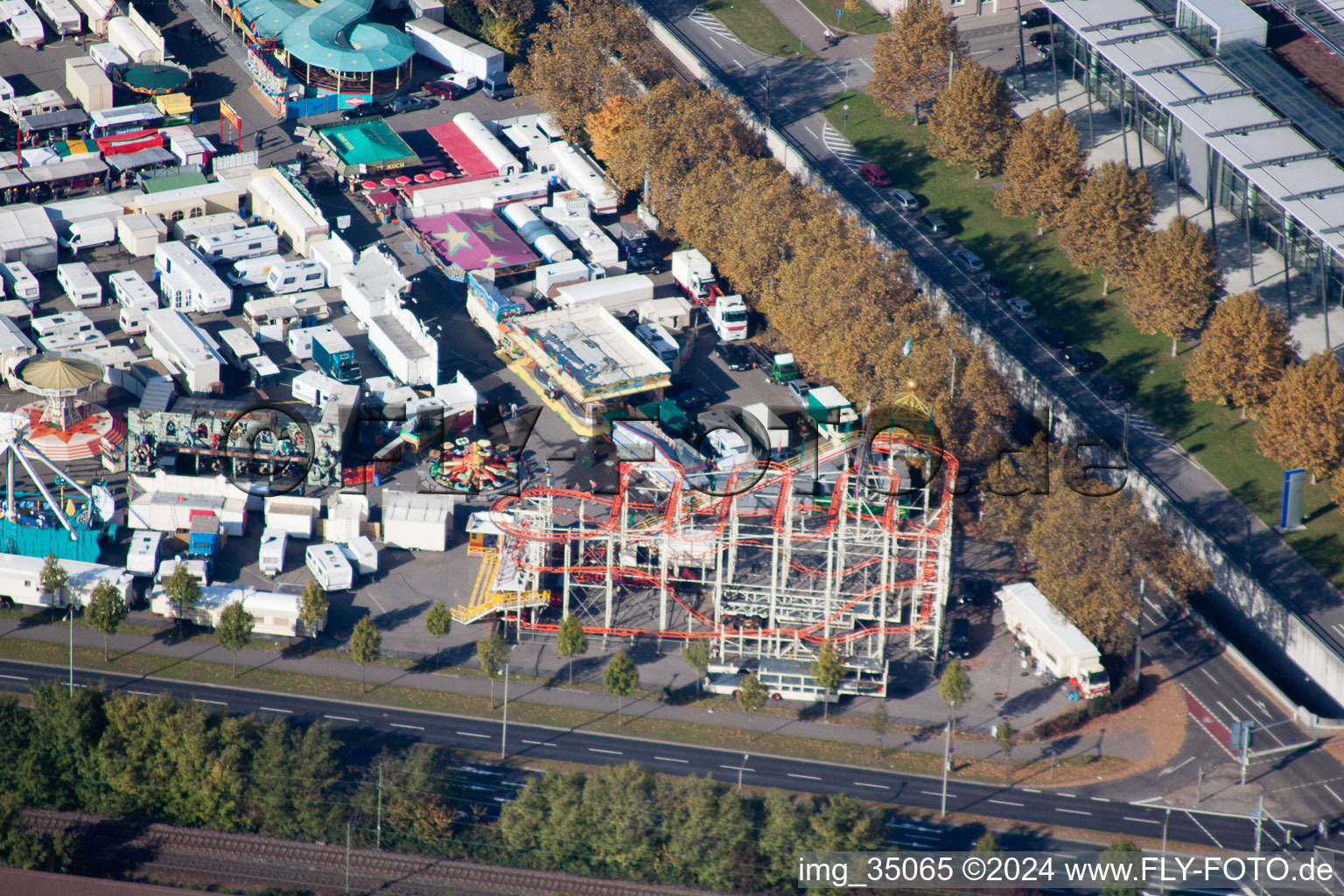 Aerial view of Mann Mobilia on Durlacher Allee in the district Oststadt in Karlsruhe in the state Baden-Wuerttemberg, Germany