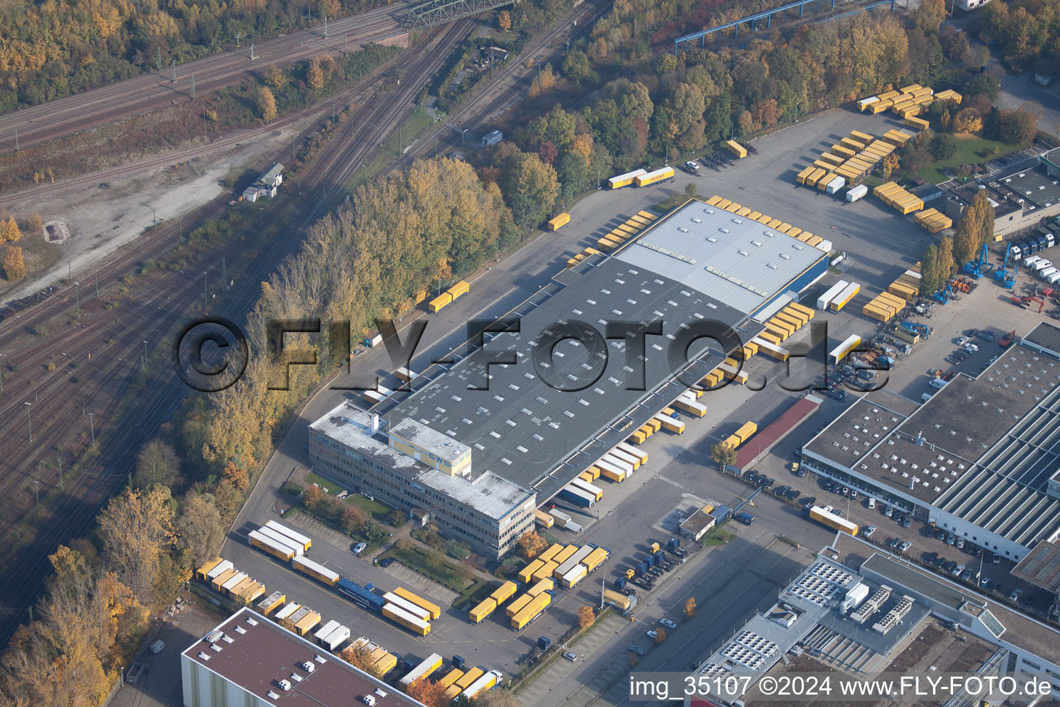 Aerial view of Warehouses and forwarding building SWS-Speditions-GmbH, Otto-street in the district Durlach in Karlsruhe in the state Baden-Wurttemberg