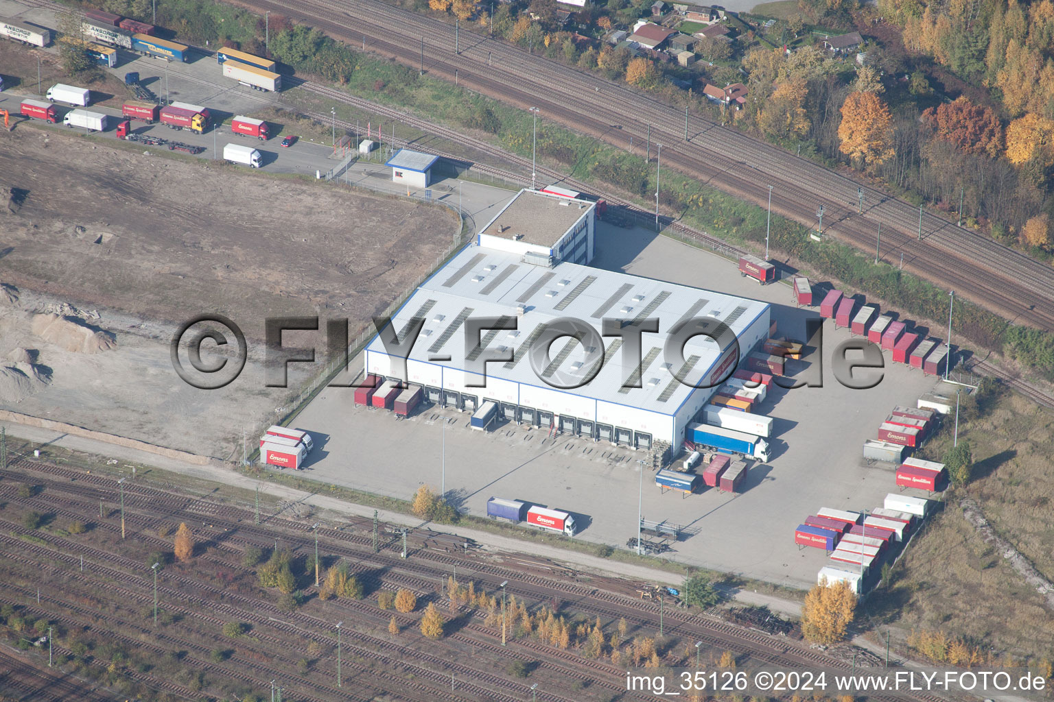 Wofahrtsweierer Street, Emons Spedition GmbH in the district Oststadt in Karlsruhe in the state Baden-Wuerttemberg, Germany seen from above