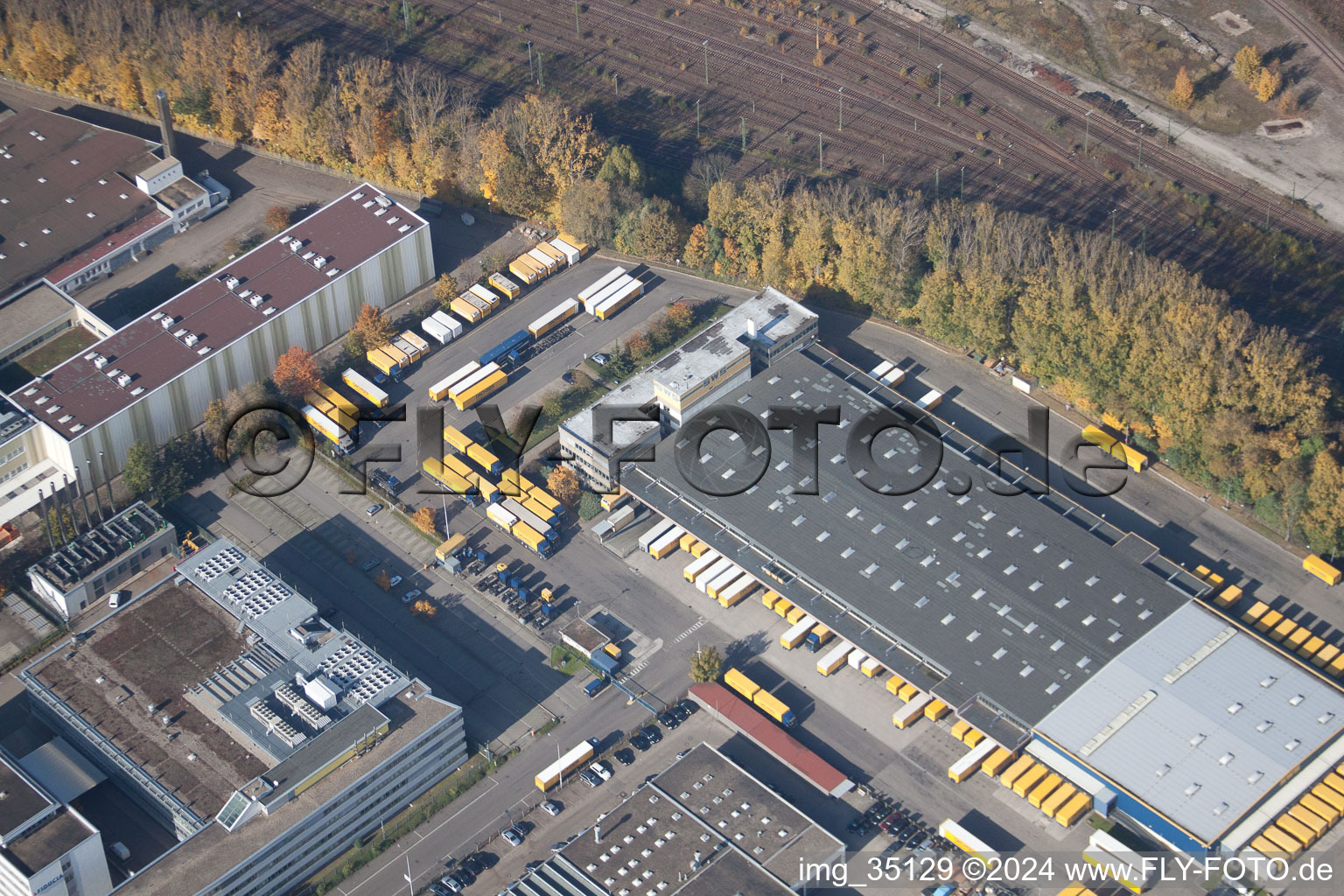 Warehouses and forwarding building SWS-Speditions-GmbH, Otto-street in the district Durlach in Karlsruhe in the state Baden-Wurttemberg from above
