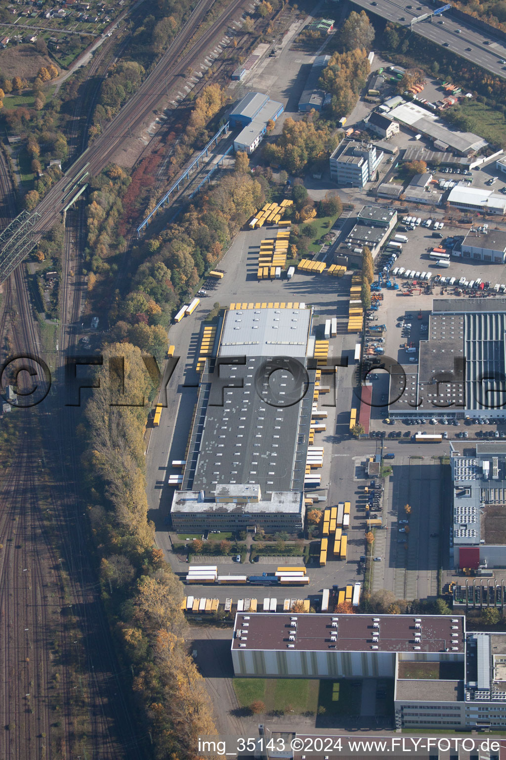 Warehouses and forwarding building SWS-Speditions-GmbH, Otto-street in the district Durlach in Karlsruhe in the state Baden-Wurttemberg seen from above