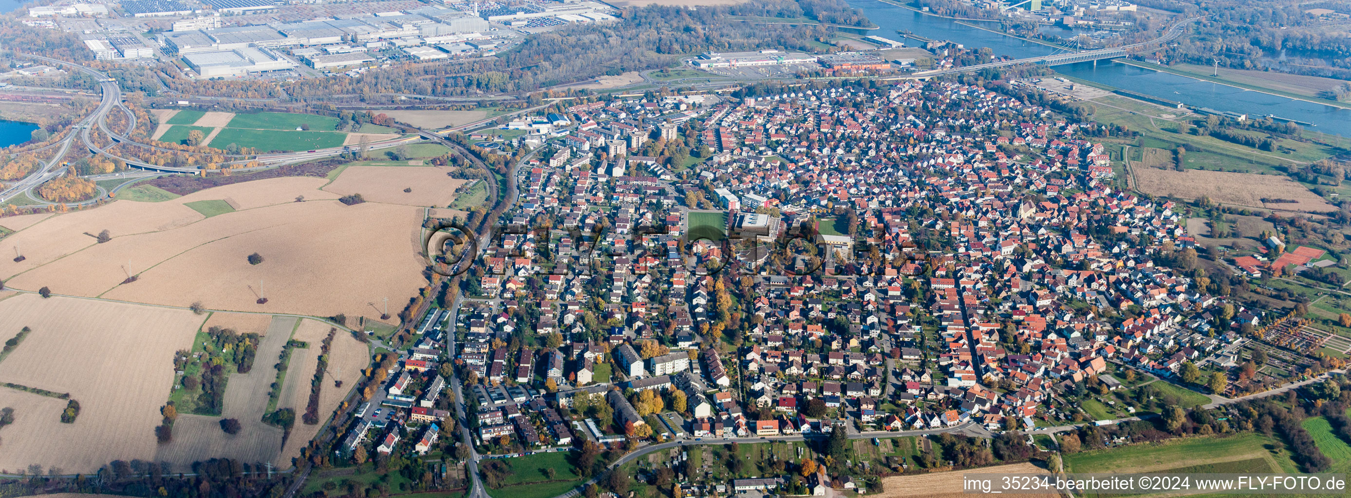 Town on the banks of the river of the Rhine river in the district Maximiliansau in Woerth am Rhein in the state Rhineland-Palatinate, Germany