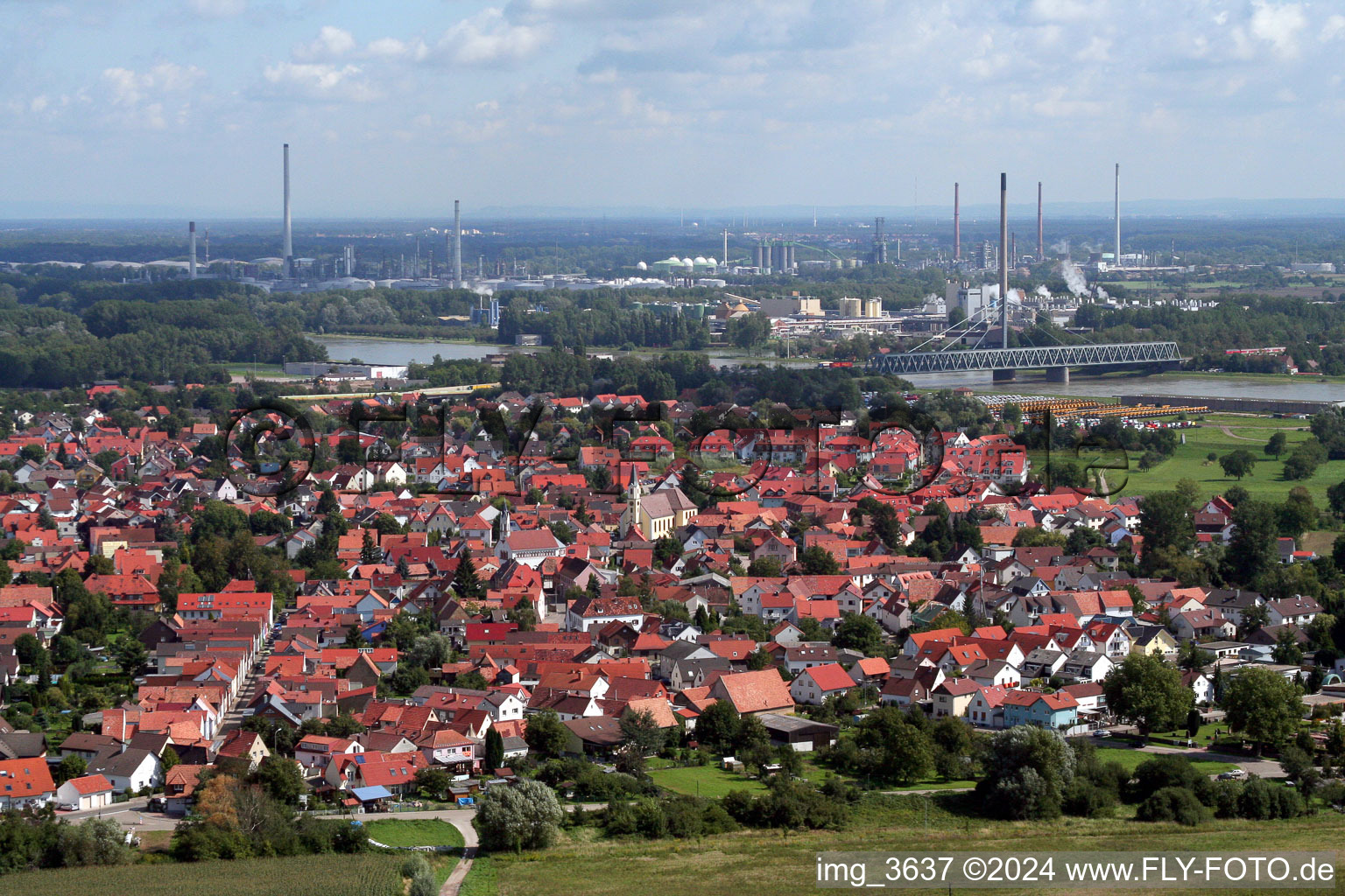 Village on the river bank areas of the Rhine river in the district Maximiliansau in Woerth am Rhein in the state Rhineland-Palatinate