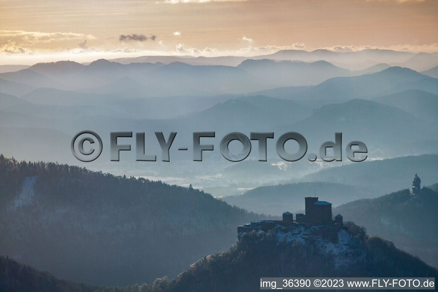 Trifels Castle in the snow in the district Queichhambach in Annweiler am Trifels in the state Rhineland-Palatinate, Germany