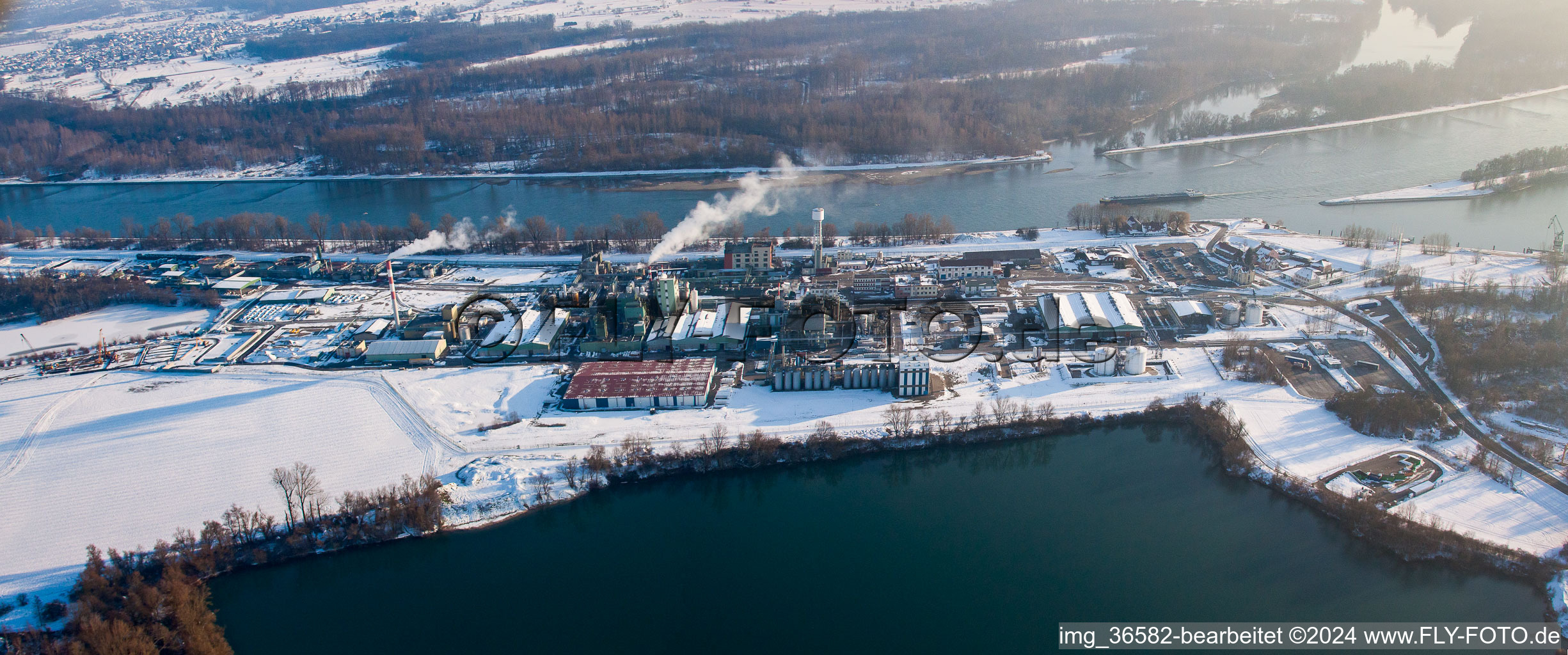 Chemical industry on the Rhine in Lauterbourg in the state Bas-Rhin, France