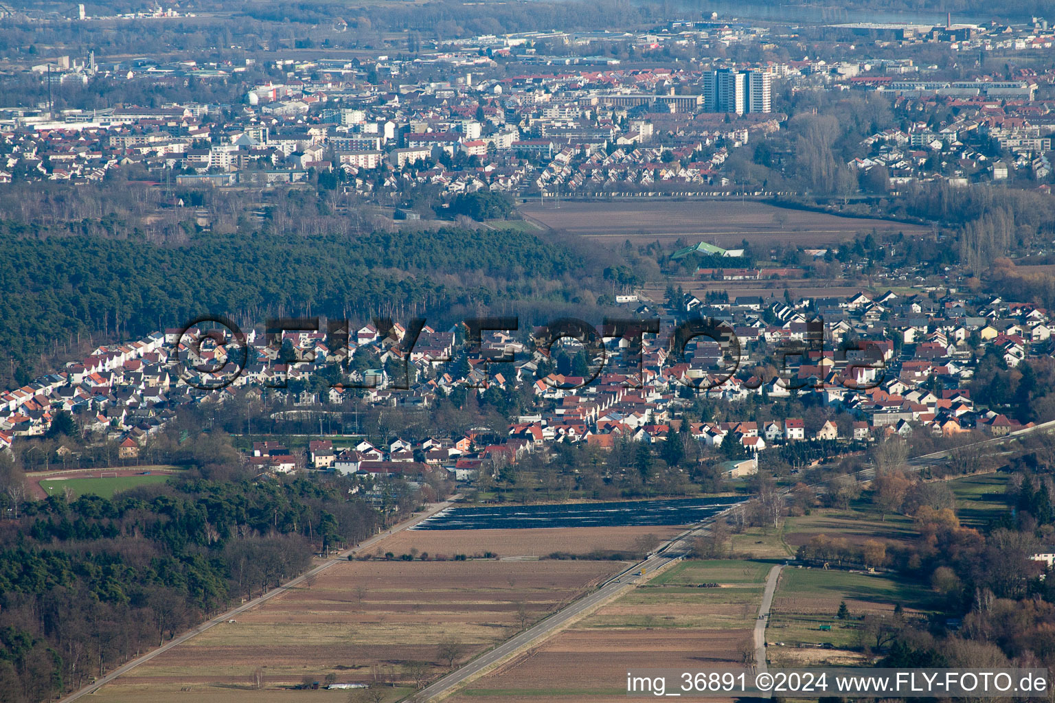 From the west in Dudenhofen in the state Rhineland-Palatinate, Germany