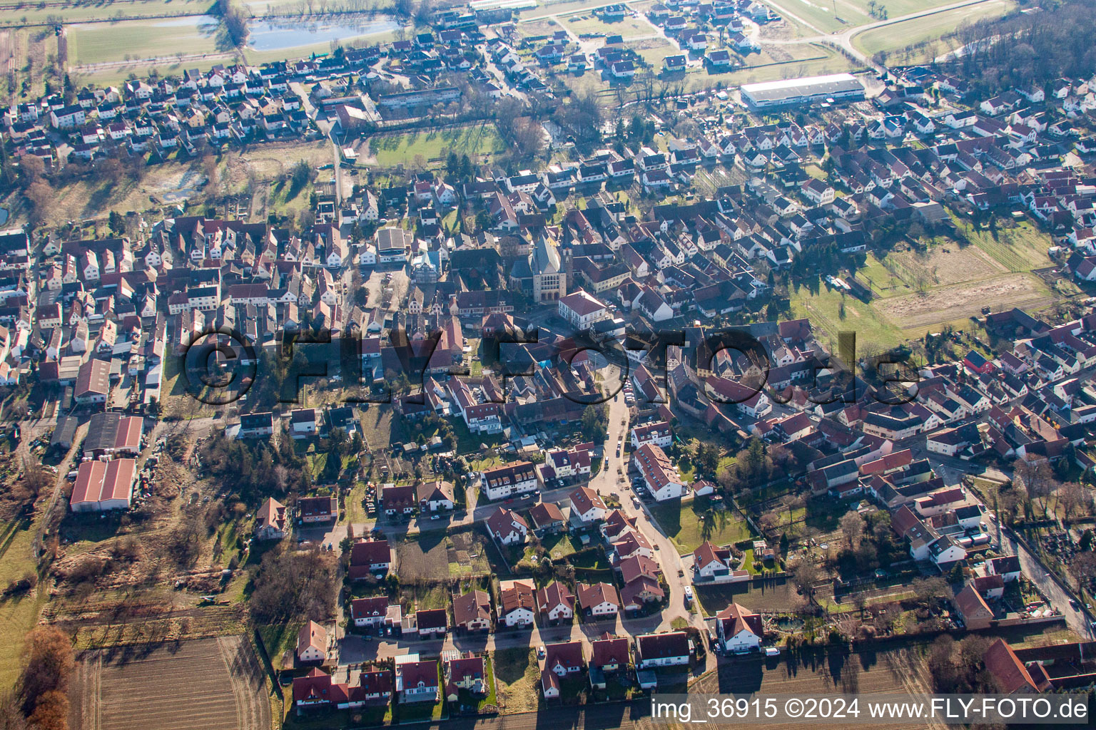 From the north in the district Geinsheim in Neustadt an der Weinstraße in the state Rhineland-Palatinate, Germany