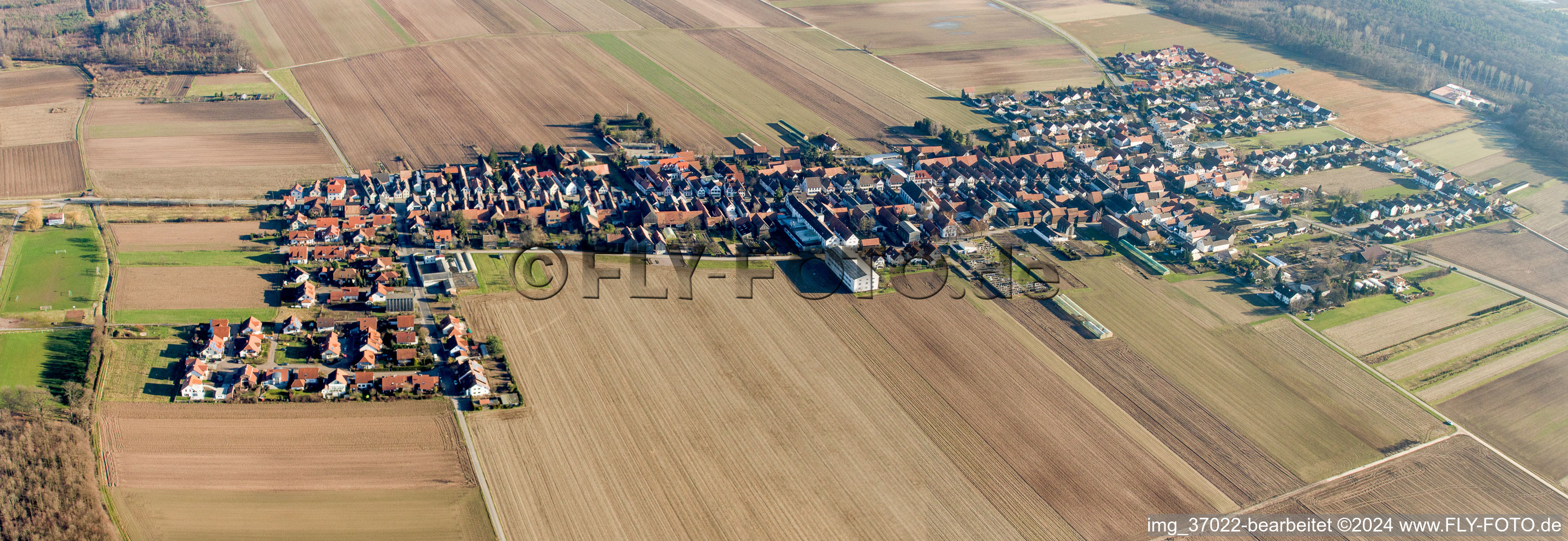 Aerial photograpy of Village - view on the edge of agricultural fields and farmland in the district Hayna in Herxheim bei Landau (Pfalz) in the state Rhineland-Palatinate, Germany