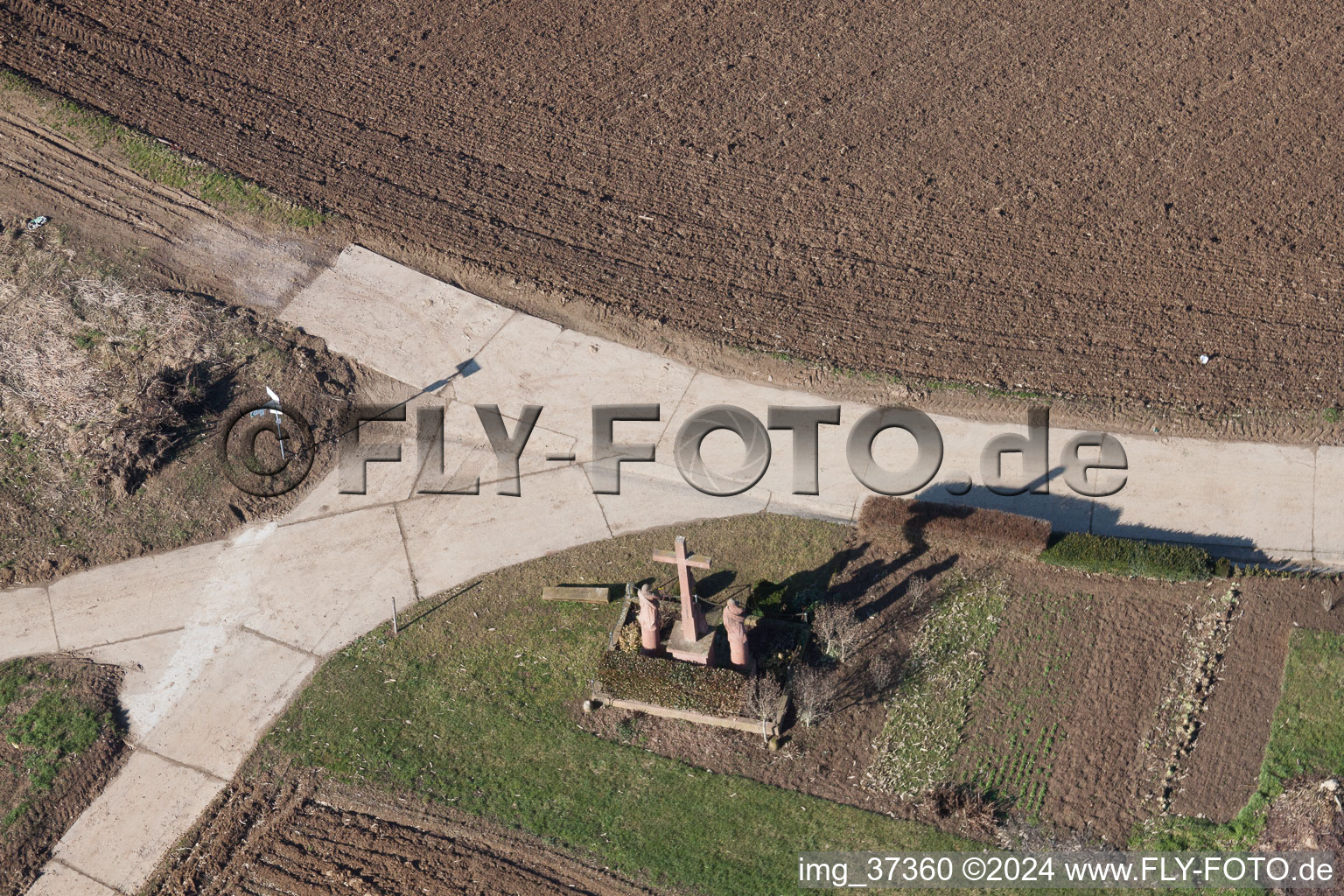 Crossroads in the district Kleinsteinfeld in Niederotterbach in the state Rhineland-Palatinate, Germany