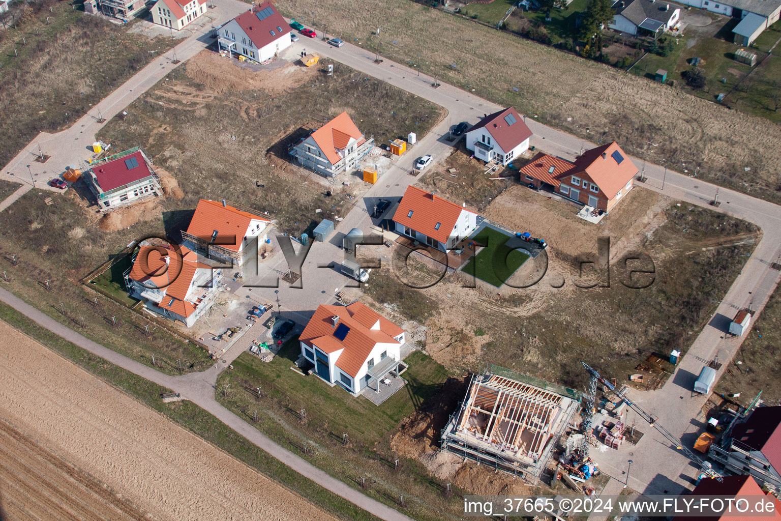 New development area in the district Mörlheim in Landau in der Pfalz in the state Rhineland-Palatinate, Germany from above