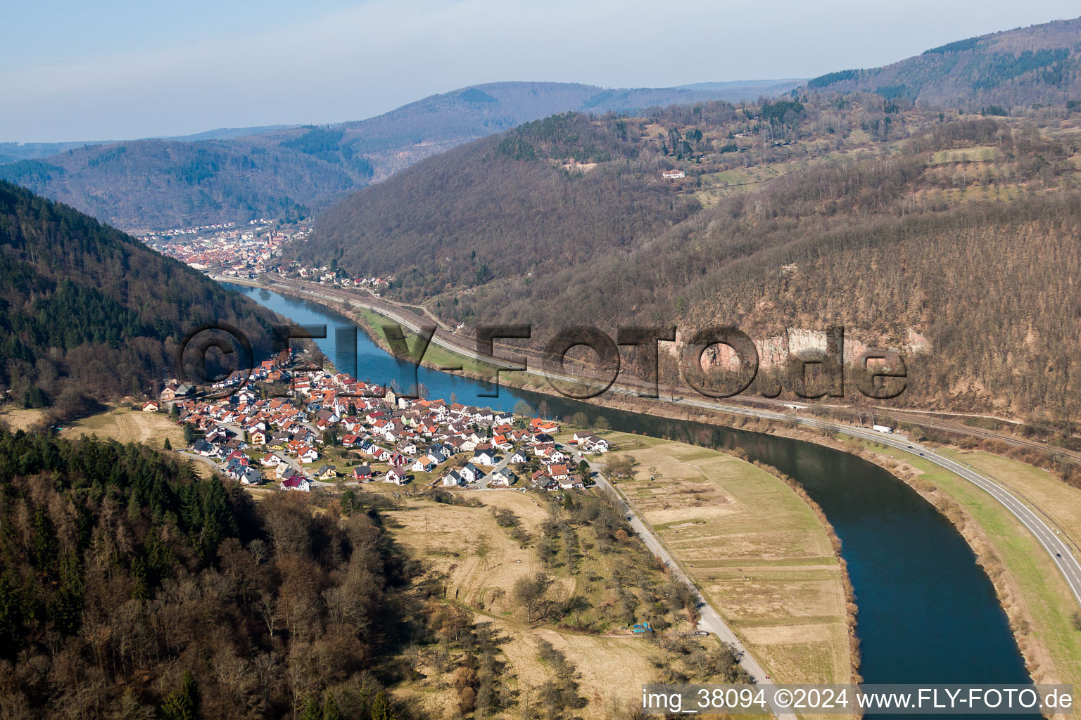 Village on the river bank areas of the river Neckar in the district Rockenau in Eberbach in the state Baden-Wurttemberg, Germany