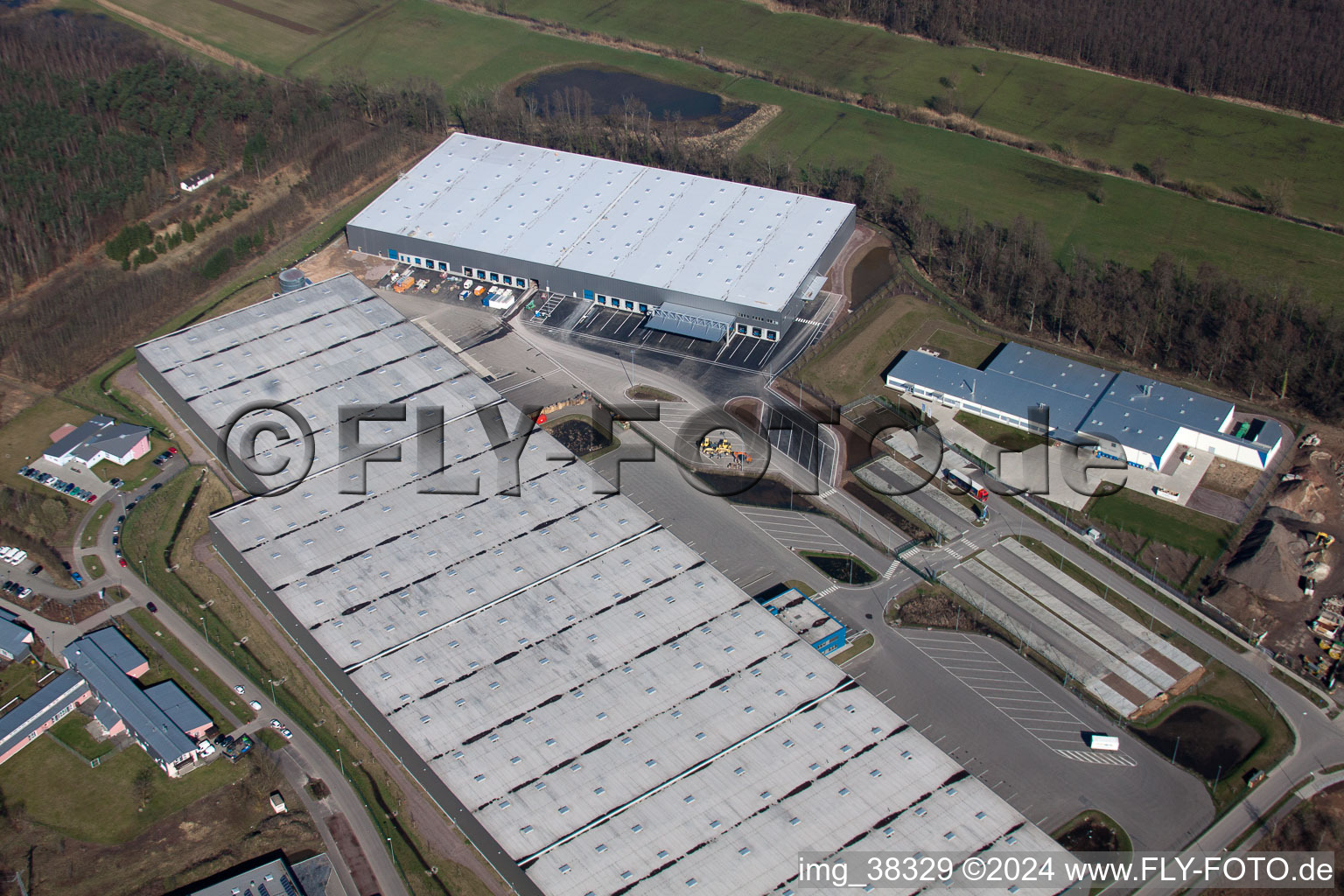 Oblique view of Minderlachen, Horst industrial estate, Gazeley Logistic in the district Minderslachen in Kandel in the state Rhineland-Palatinate, Germany