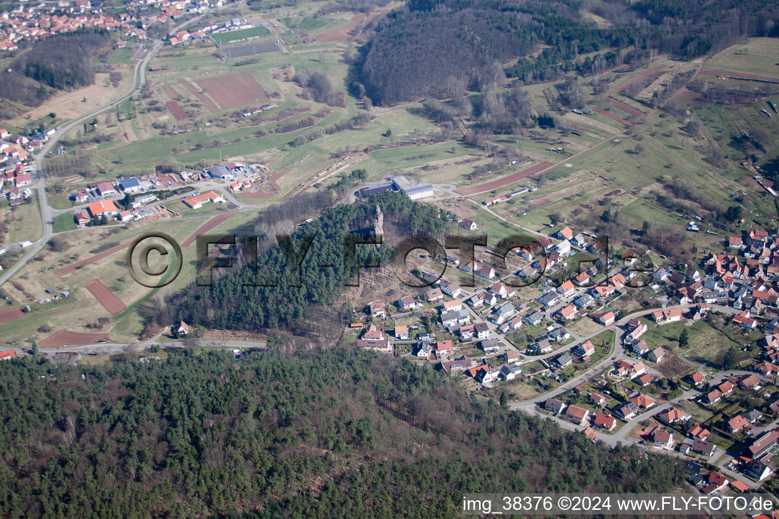 From the southwest in the district Stein in Gossersweiler-Stein in the state Rhineland-Palatinate, Germany