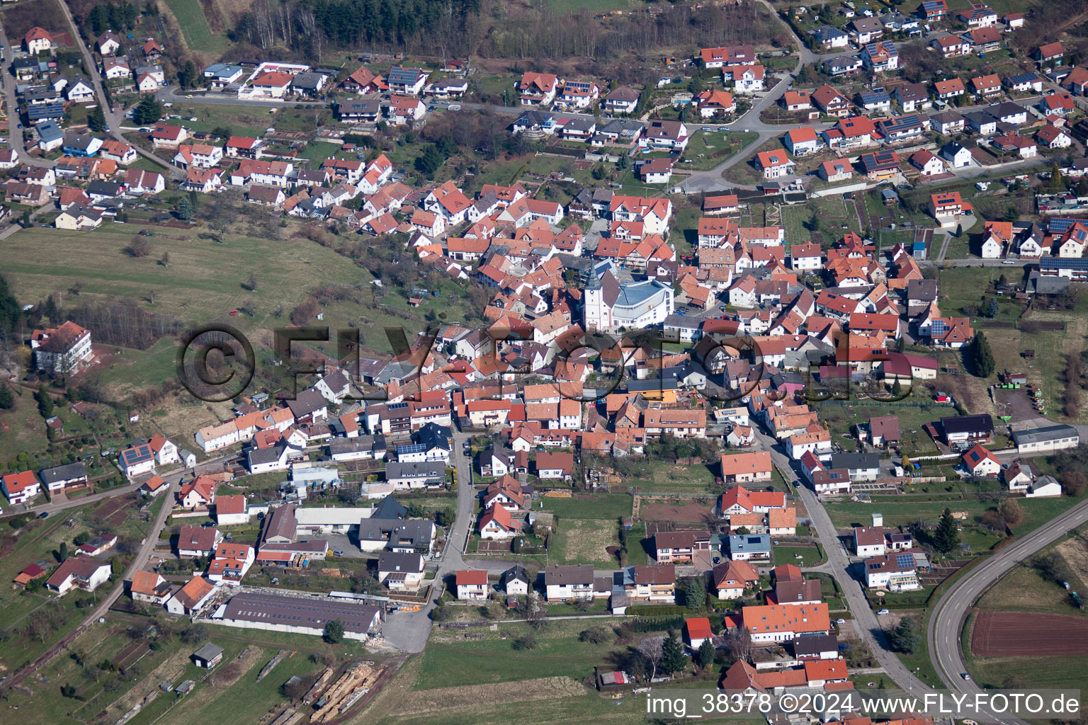 From the south in the district Gossersweiler in Gossersweiler-Stein in the state Rhineland-Palatinate, Germany