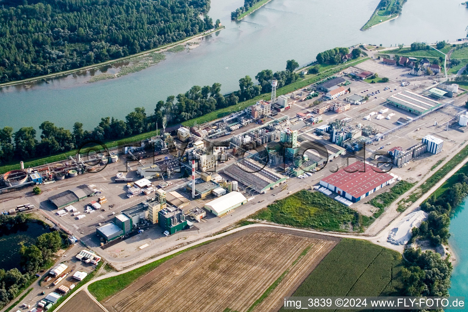 Chemical plants on the Rhine in Lauterbourg in the state Bas-Rhin, France