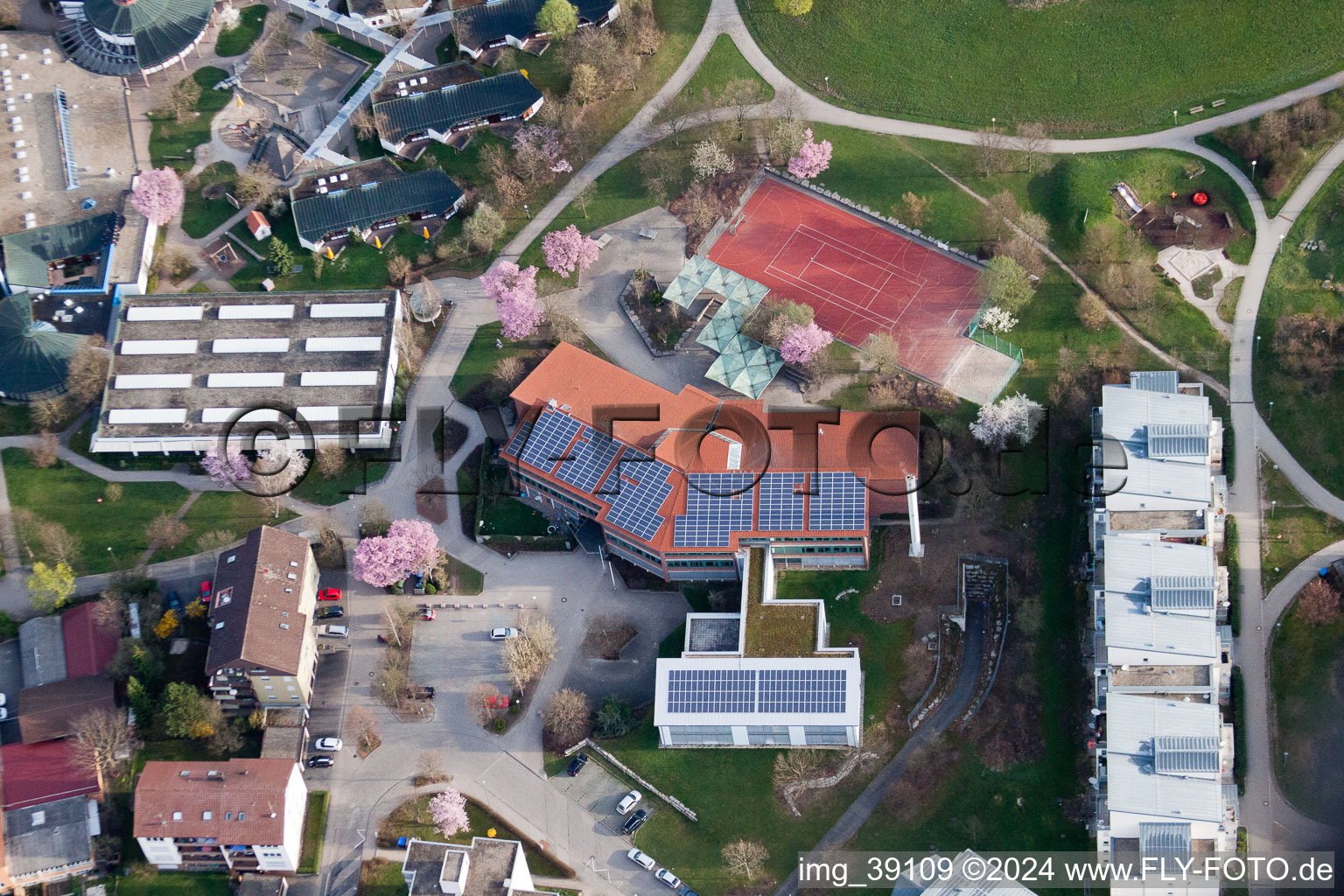 Aerial photograpy of Easter Day Secondary School, Tiroler Straße in the district Eltingen in Leonberg in the state Baden-Wuerttemberg, Germany