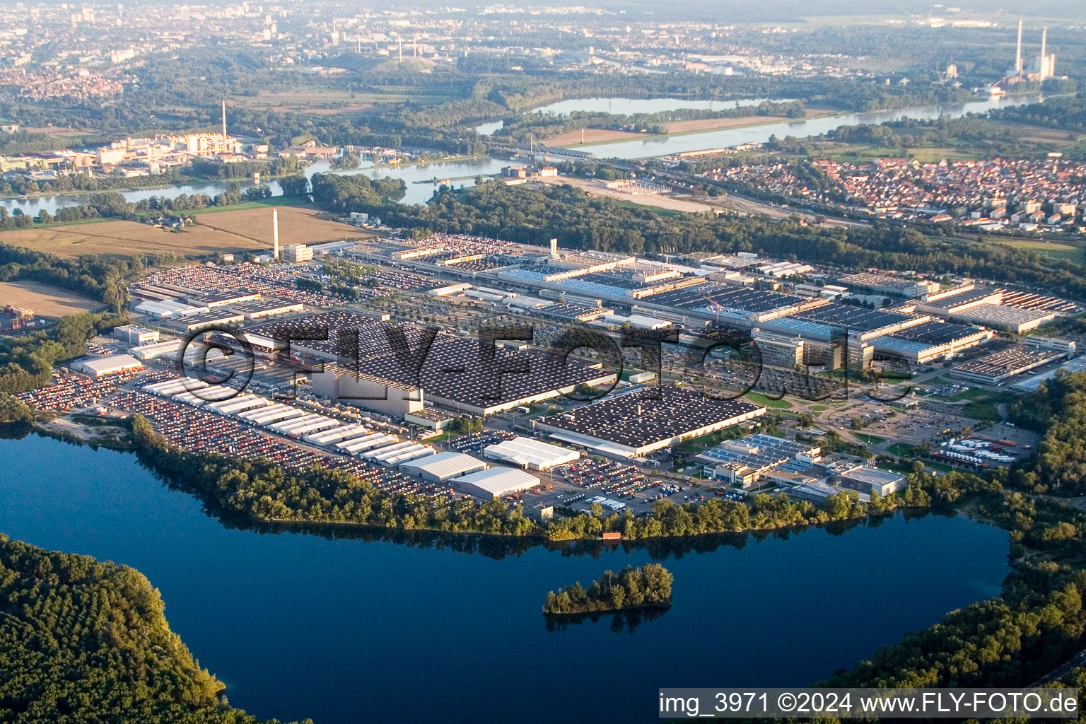 Building and production halls on the premises of Daimler AG in the district Automobilwerk Woerth in Woerth am Rhein in the state Rhineland-Palatinate, Germany