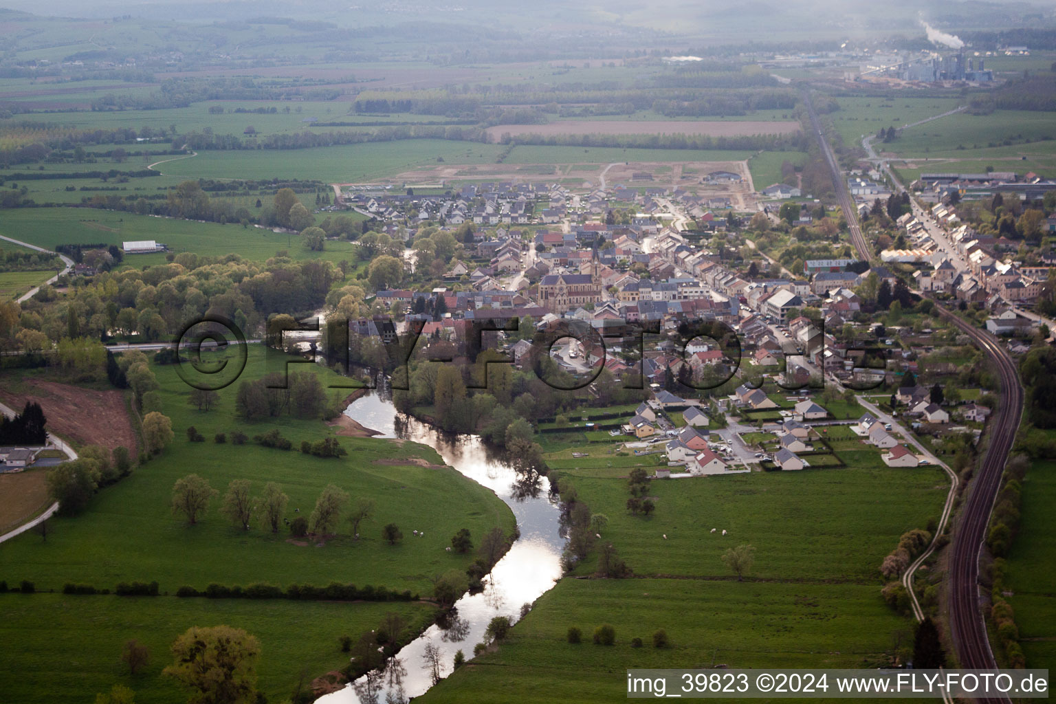 Oblique view of Brévilly in the state Ardennes, France