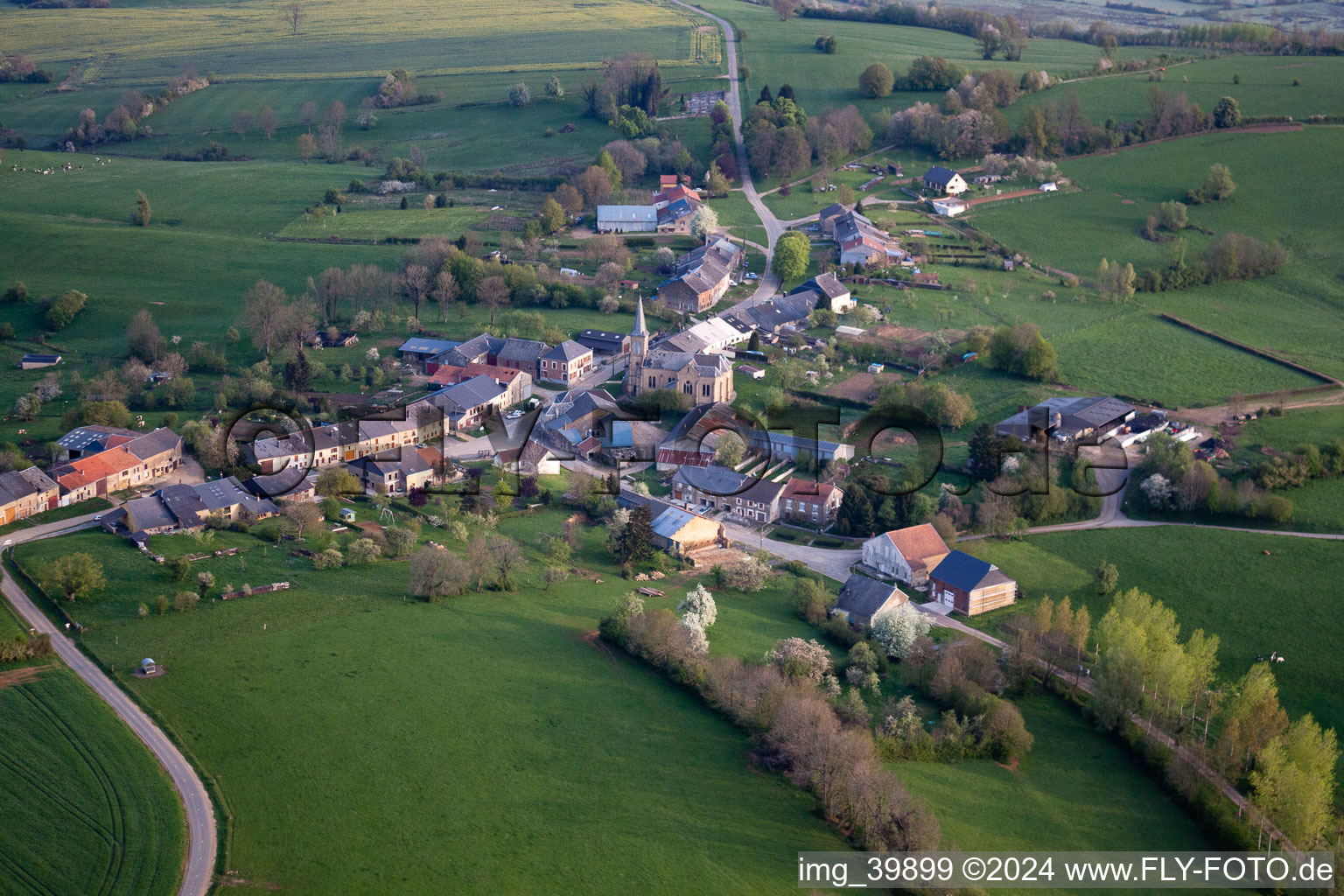 Oblique view of L'Échelle in the state Ardennes, France