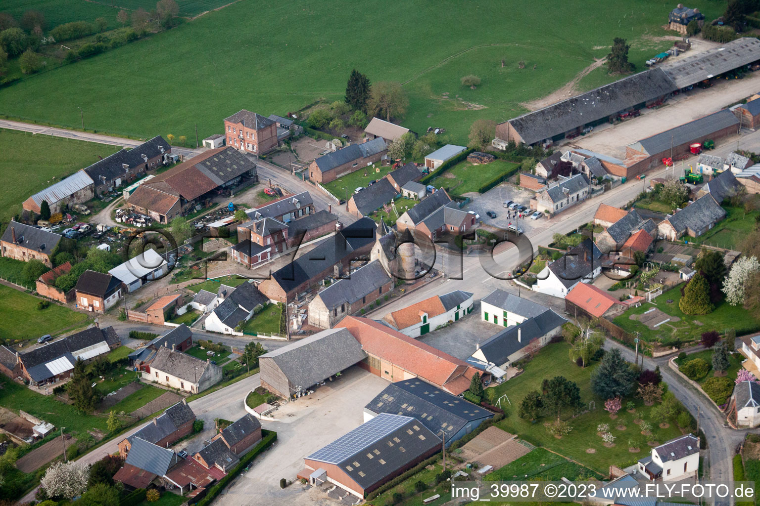 Aerial view of Monceau-sur-Oise in the state Aisne, France