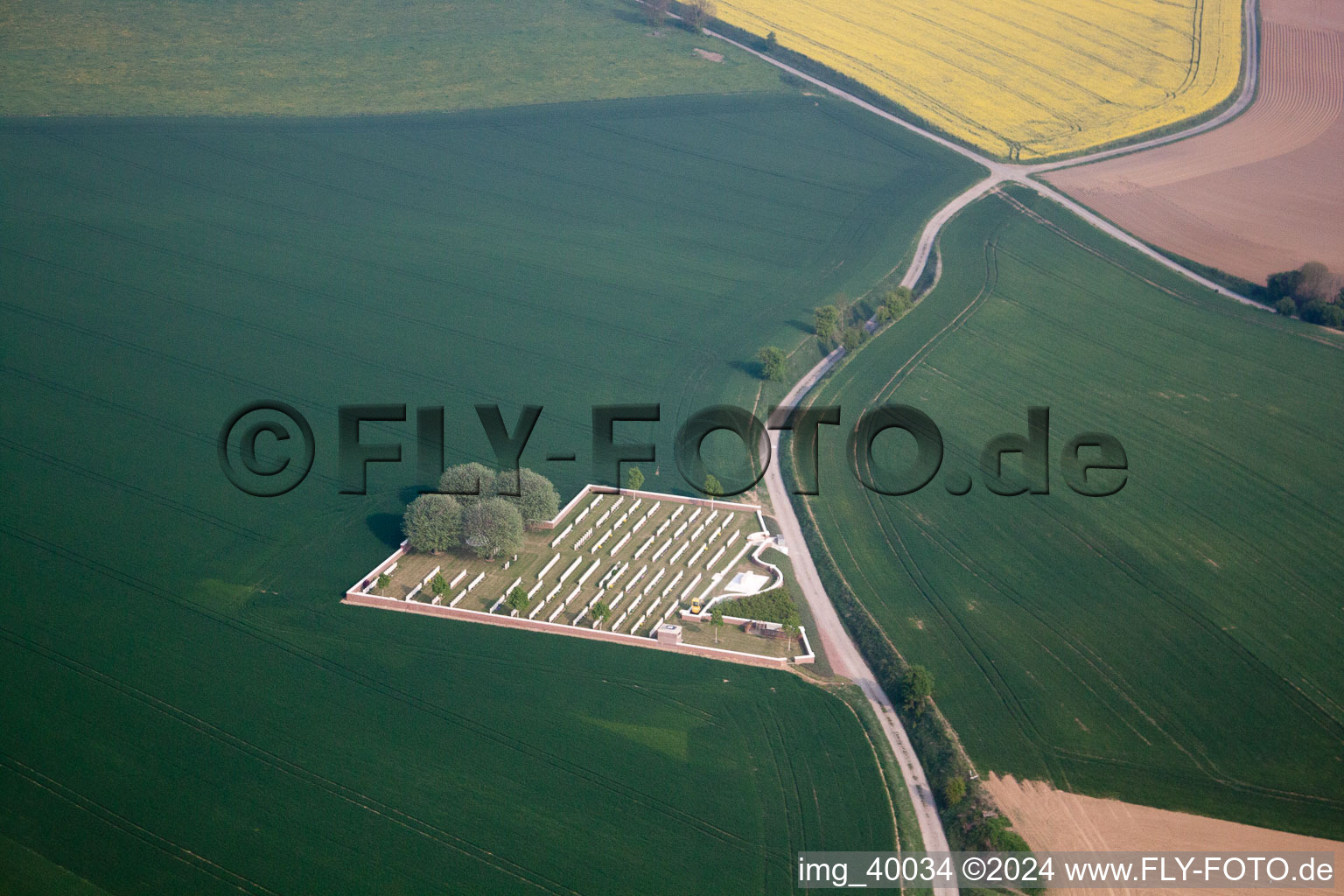 English war graves WW1 in Villers-Guislain in the state North, France