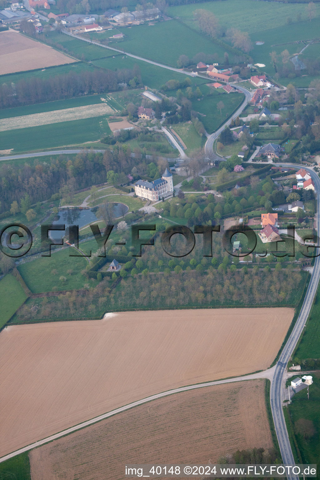 Oblique view of Saint-Martin-d'Hardinghem in the state Pas de Calais, France