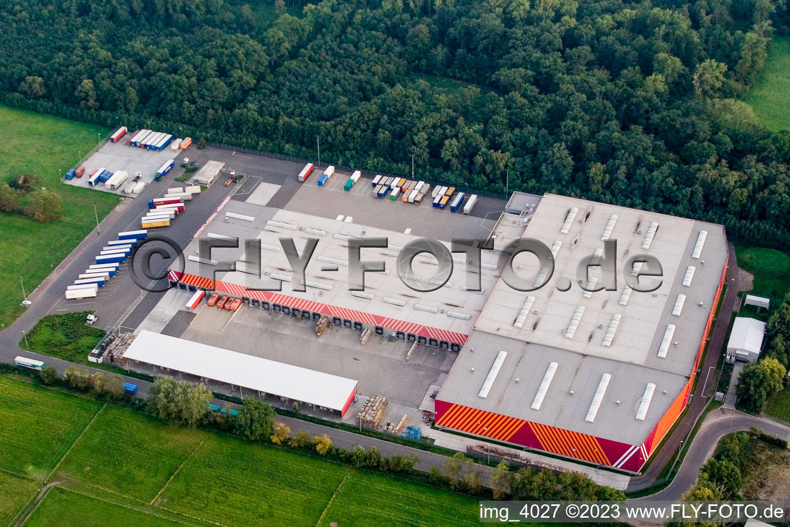 Aerial photograpy of Building of the construction market of Hornbach Zentrale in the district Industriegebiet Bornheim in Bornheim in the state Rhineland-Palatinate