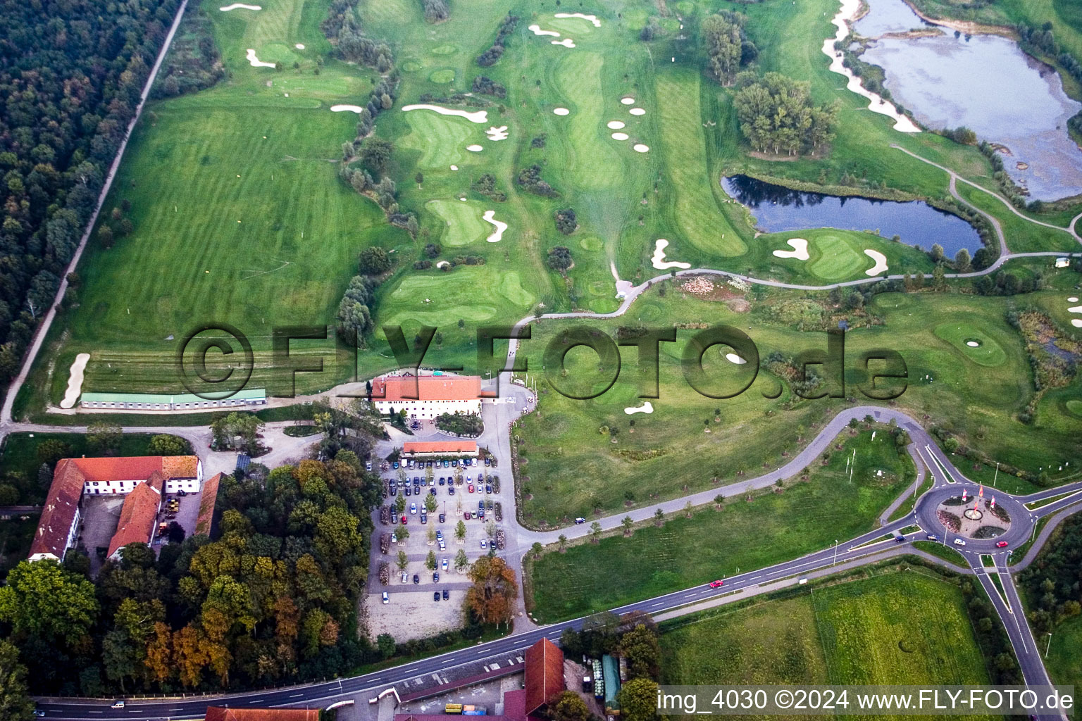 Oblique view of Grounds of the Golf course at Golfanlage Landgut Dreihof in Essingen in the state Rhineland-Palatinate