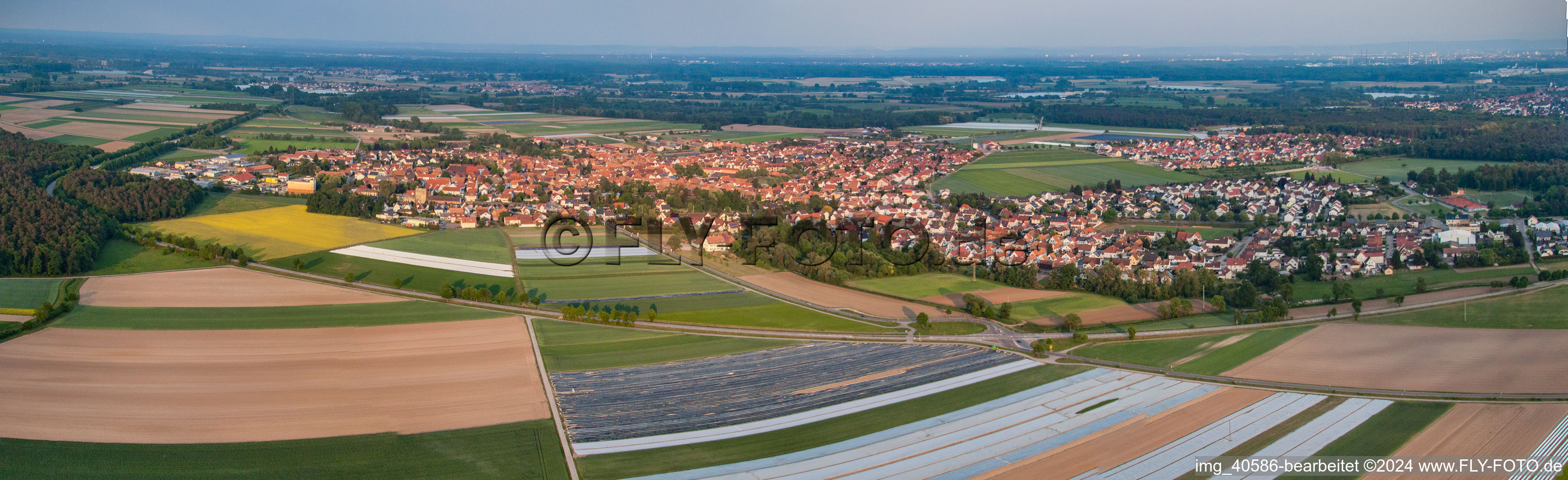 Panoramic perspective of Village - view on the edge of agricultural fields and farmland in Rheinzabern in the state Rhineland-Palatinate, Germany