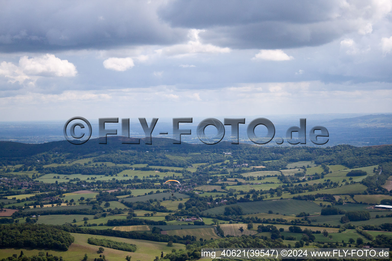 Jürgen flies ahead because my GPS has no power in the district Durlow Common in Putley in the state England, Great Britain