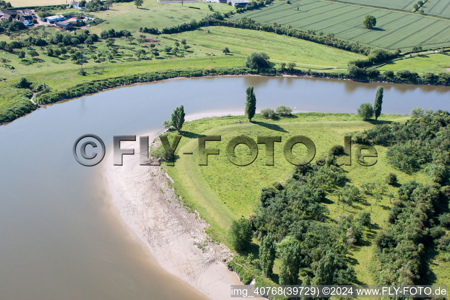 Aerial view of Knee of the River Severn near Oakle Street in Oakle Street in the state England, Great Britain