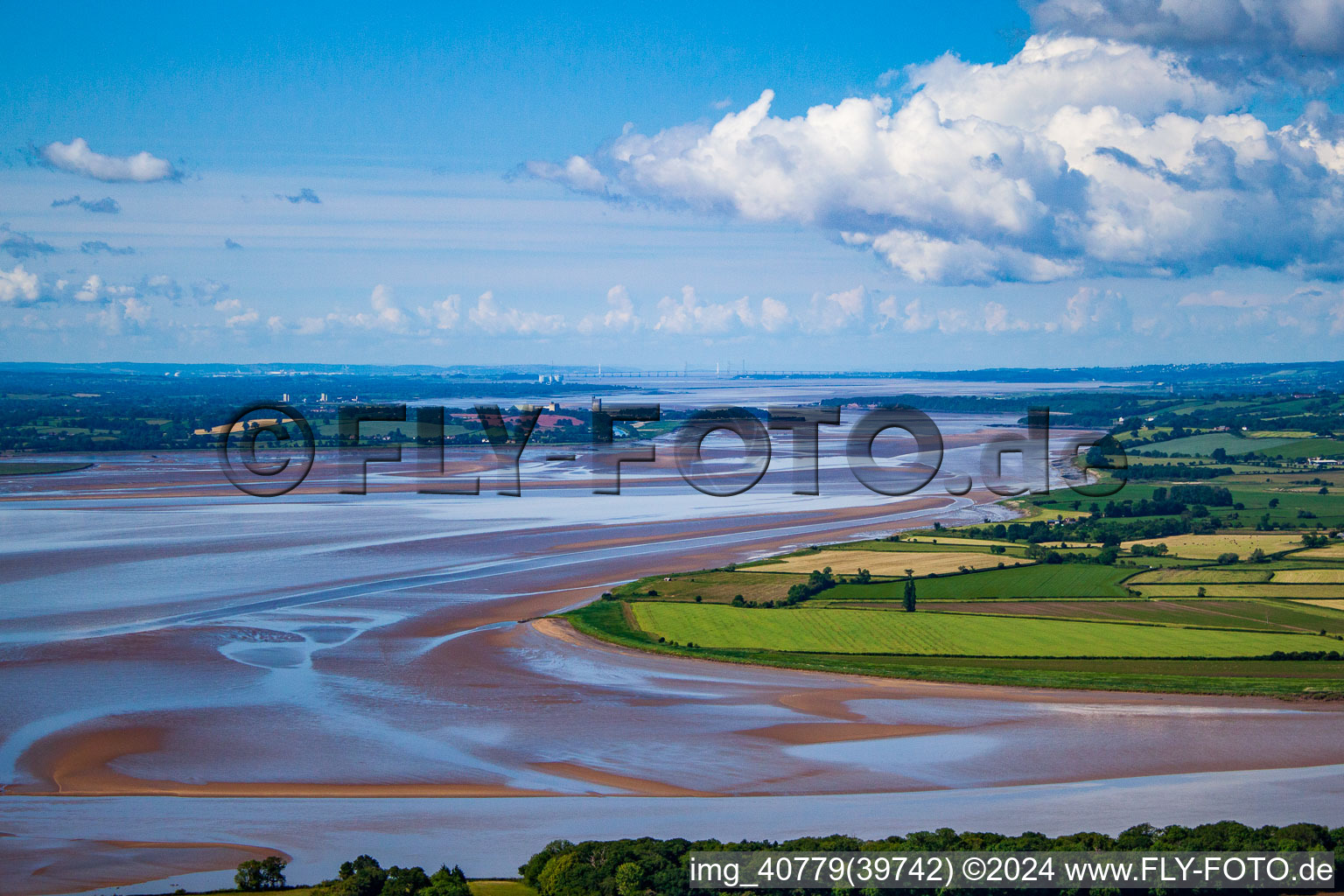 Sandbanks at low tide at the mouth of the River Severn near Framilode(Wales) in the district Fretherne in Gloucester in the state England, Vereinigtes Königreich