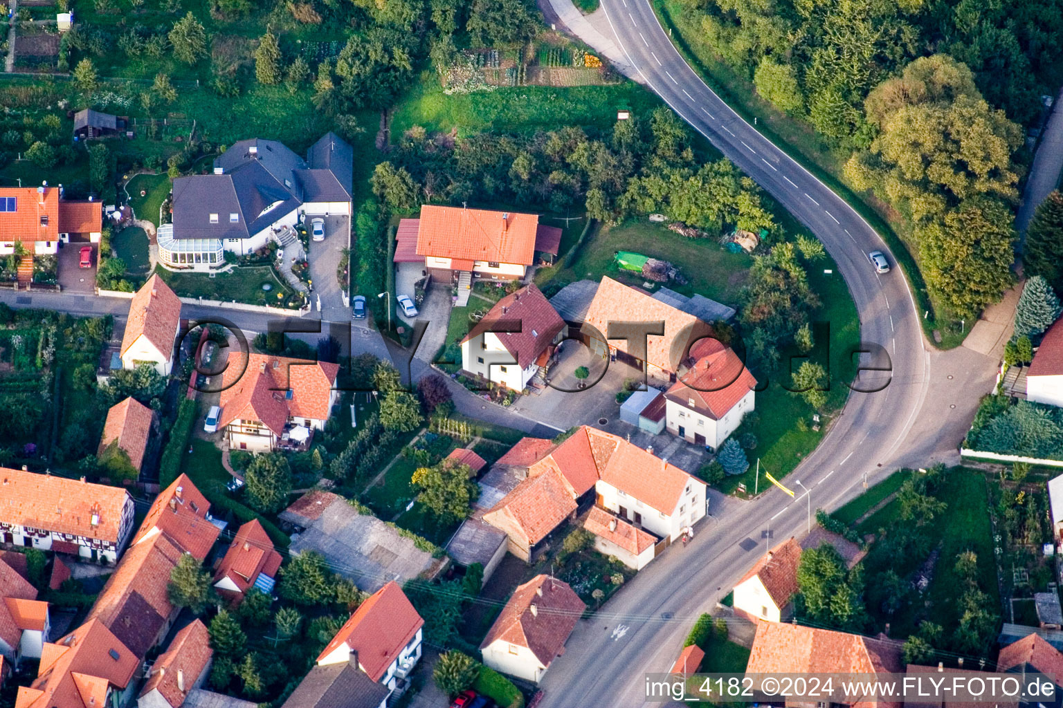 Bird's eye view of District Schweigen in Schweigen-Rechtenbach in the state Rhineland-Palatinate, Germany