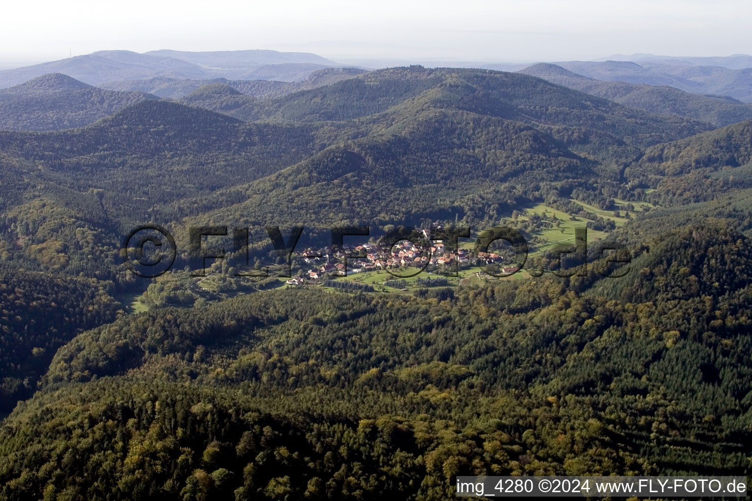 Aerial photograpy of Town View of the streets and houses of the residential areas in Boellenborn in the state Rhineland-Palatinate