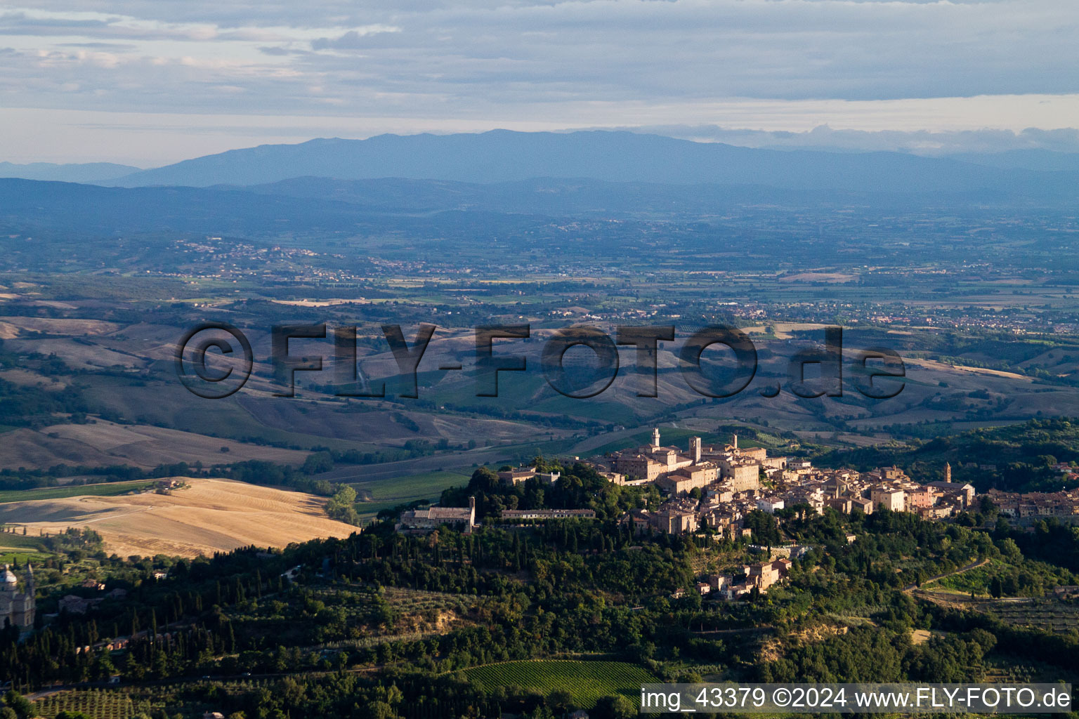 Old town area and city center in Tuscany. Montepulciano and the clayey hills of Valiano, Abbadia di Montepulciano, Sant'Albino, Argiano, San Gavino and Gracciano on the edge of the plain are the wine-growing region of the noble wine of Montepulciano in Montepulciano in the state Siena, Italy