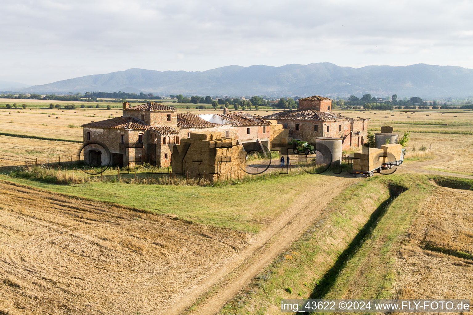 Homestead of a farm in Castroncello in Toskana, Italy