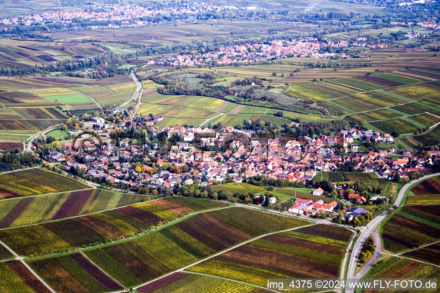 From the southwest in Ilbesheim bei Landau in der Pfalz in the state Rhineland-Palatinate, Germany